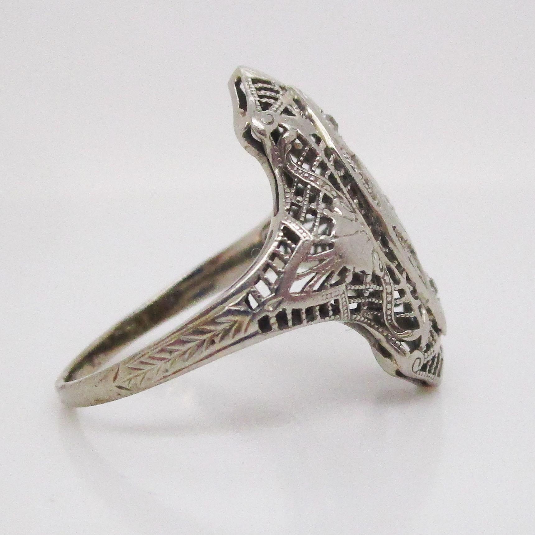 Women's 1925 Art Deco 18K White Gold Filigree Diamond Ring For Sale