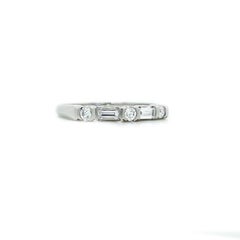 1925 Art Deco Baguette und runder Diamant Platinband