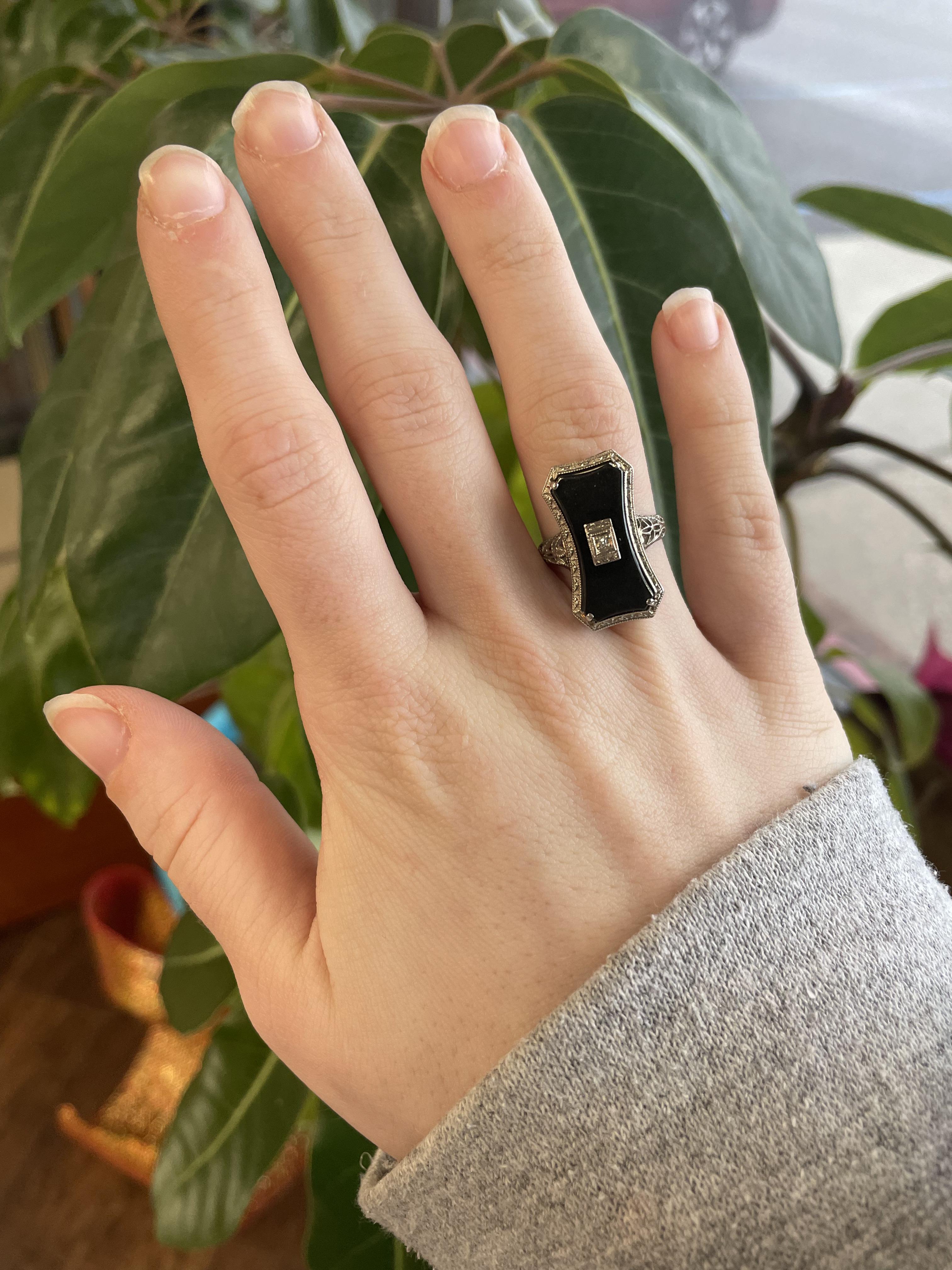 Filigraner Art-Déco-Ring aus schwarzer Jade und Diamant in Weißgold 4
