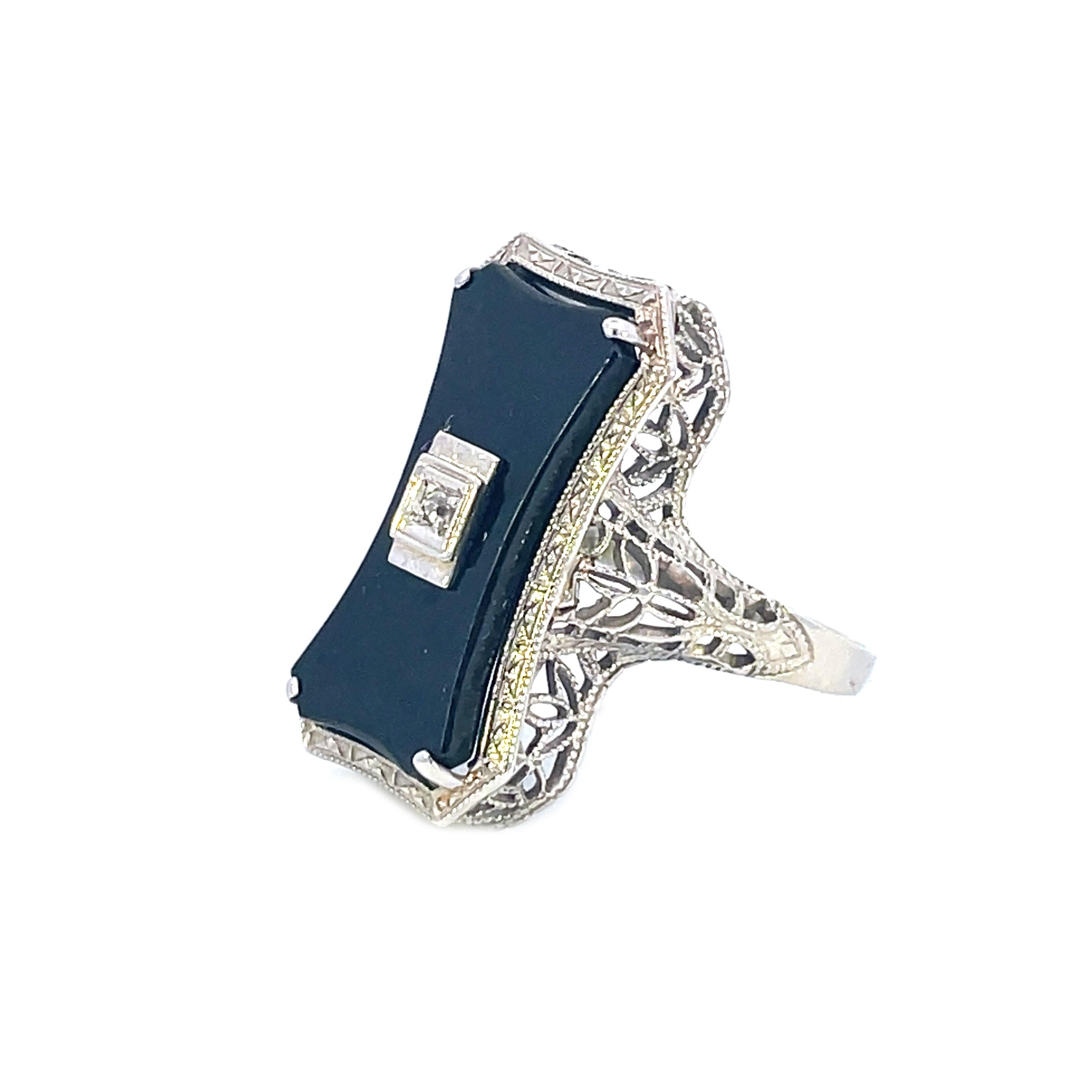 1925 Art Deco Black Jade and Diamond White Gold Filigree Ring For Sale 4