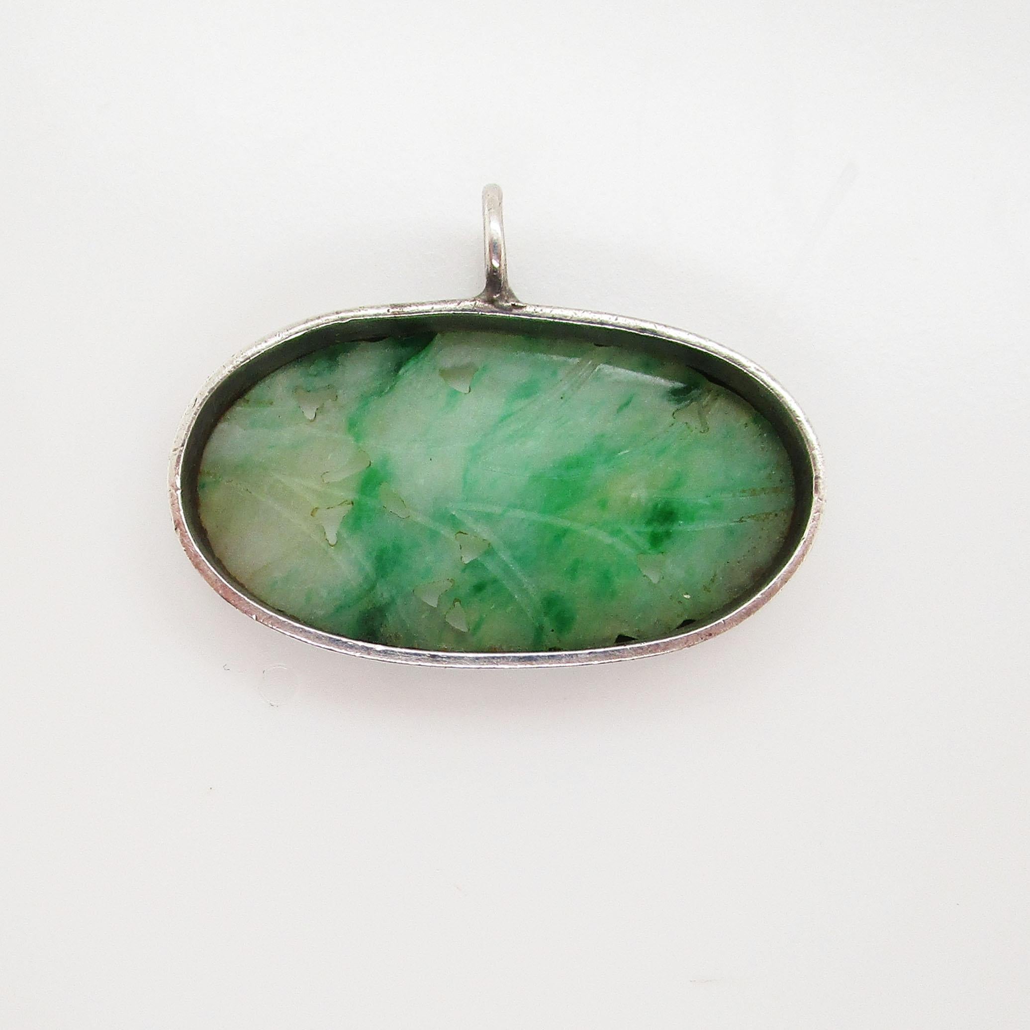 1925 Art Deco Carved Jade Sterling Silver Pendant In Excellent Condition For Sale In Lexington, KY