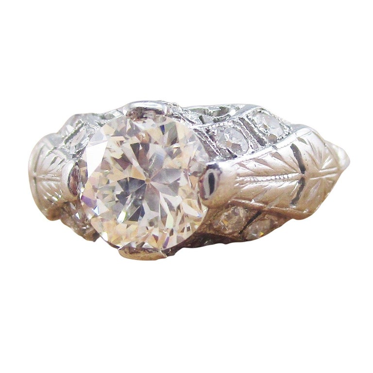 1925, Art Deco Diamond Platinum Engagement Ring For Sale at 1stDibs