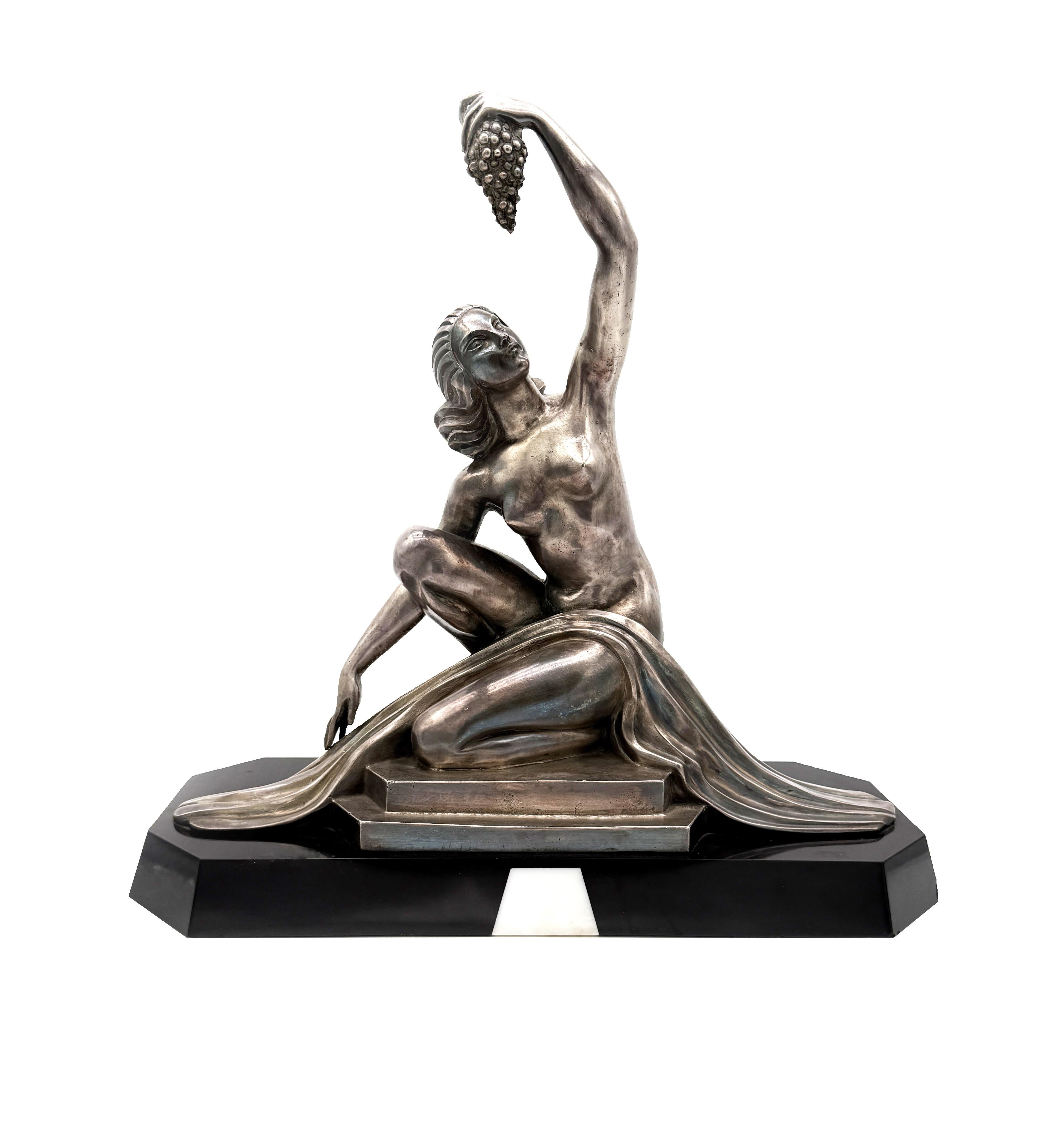 Francese 1925 Scultura di donna nuda in bronzo Art Deco francese di Clarisse Lévy-Kinsbourg in vendita