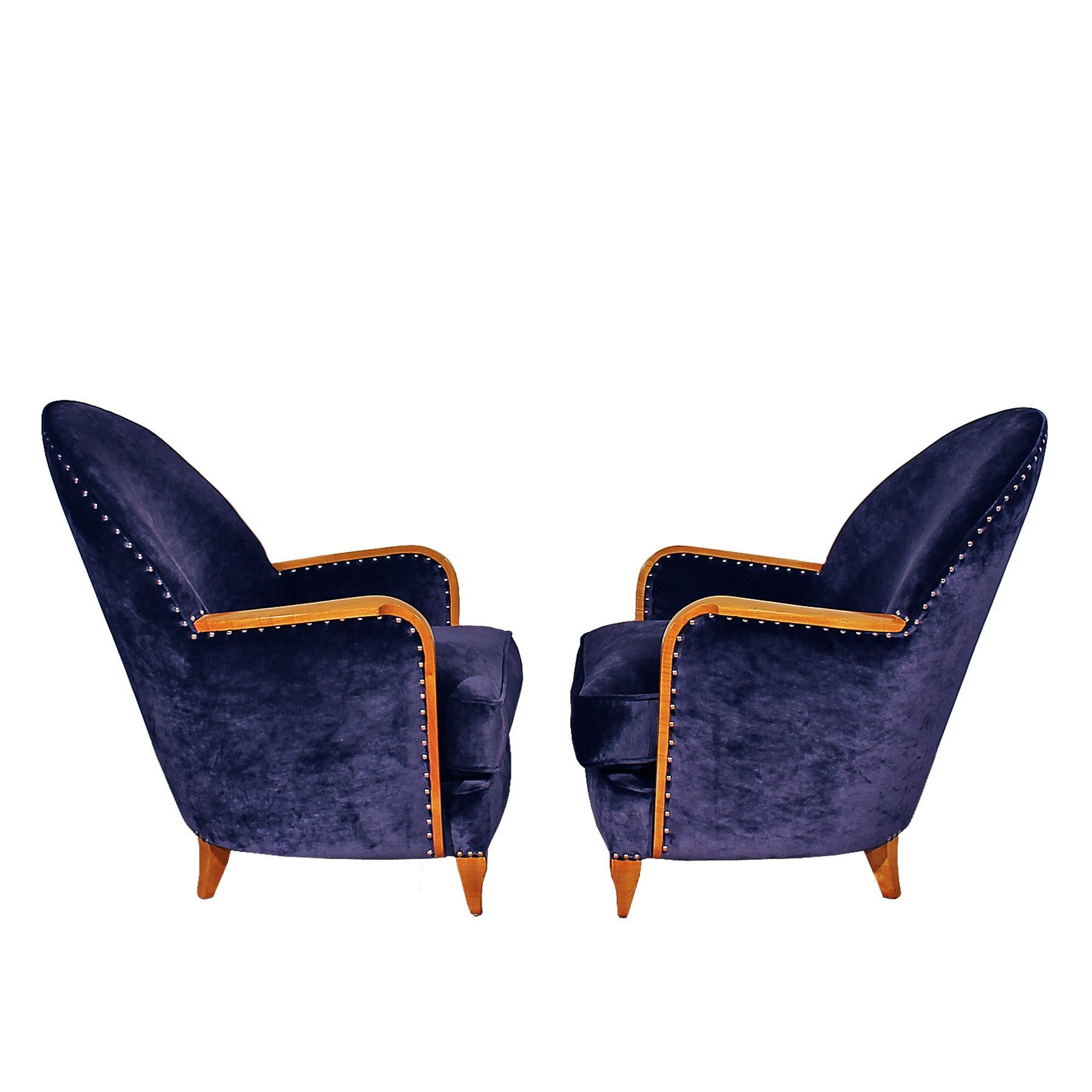 Pair of small Art Deco armchairs, sycamore, midnight blue velvet upholstery.
France, circa 1925.