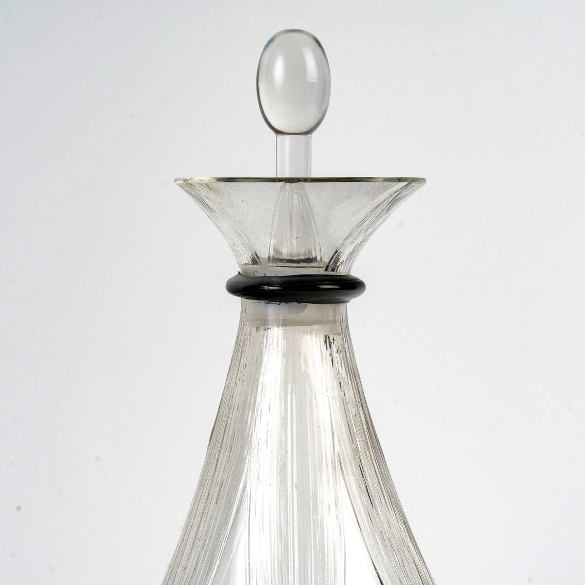 1925 René Lalique - Art Deco Decanter Selestat Clear and Black Glass In Good Condition For Sale In Boulogne Billancourt, FR