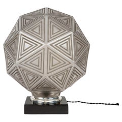 1925 René Lalique - Lámpara de sobremesa Art Déco Cristal de Nankín con pátina gris