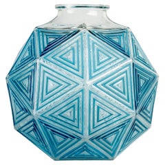 1925 René Lalique Art Deco Vase Nankin Verre clair avec patine bleu électrique