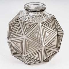 1925 René Lalique Art Deco Vase Nanking Glass with Grey Patina
