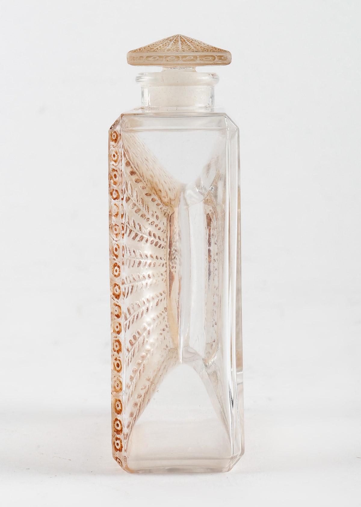 1925 Rene Lalique La Belle Saison Houbigant Parfümflasche Sepia gebeizt Glas (Art déco) im Angebot