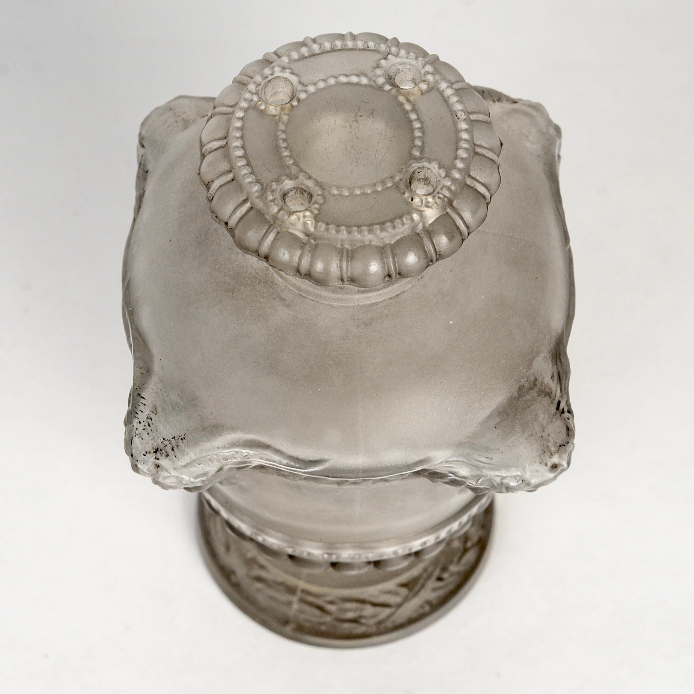 Français 1925 René Lalique Flacon de parfum Bouquet de Faunes pour Guerlain  Verre en vente