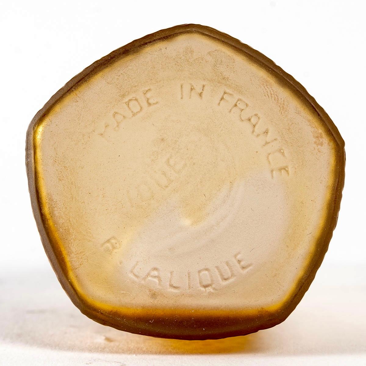 Art déco 1925 René Lalique Flacon de parfum Le Lilas Verre dépoli Patine sépia en vente