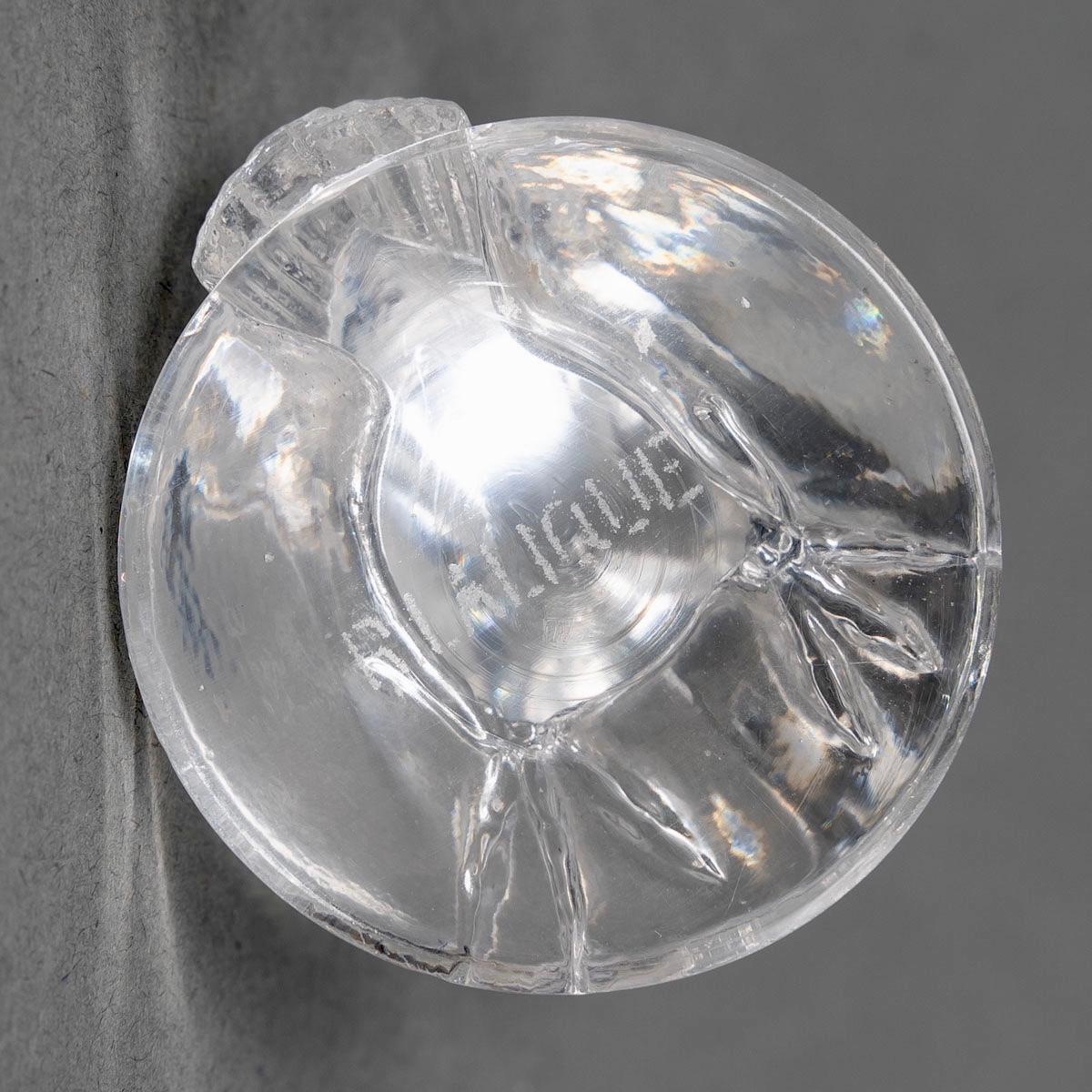 1925 René Lalique Seal Stamp Moineau Sparrow Clear Glass In Good Condition For Sale In Boulogne Billancourt, FR