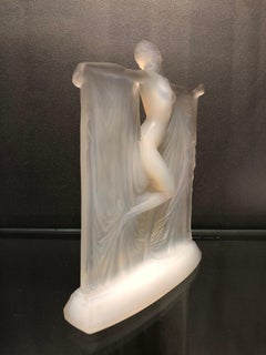 1925 René Lalique Suzanne Statuette Deep Milky Opalescent Glass, Woman Statue