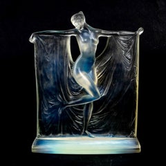 1925 René Lalique Suzanne Statuette Light Opalescent Glass, Woman Statue