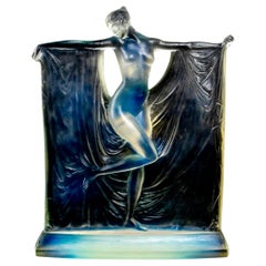 1925 René Lalique Suzanne Statuette Light Opalescent Glass, Woman Statue