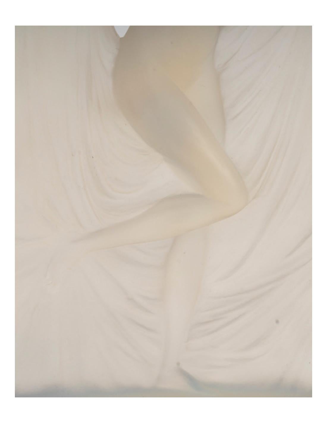 Early 20th Century 1925 René Lalique - 'Suzanne' statuette, opalescent glass For Sale