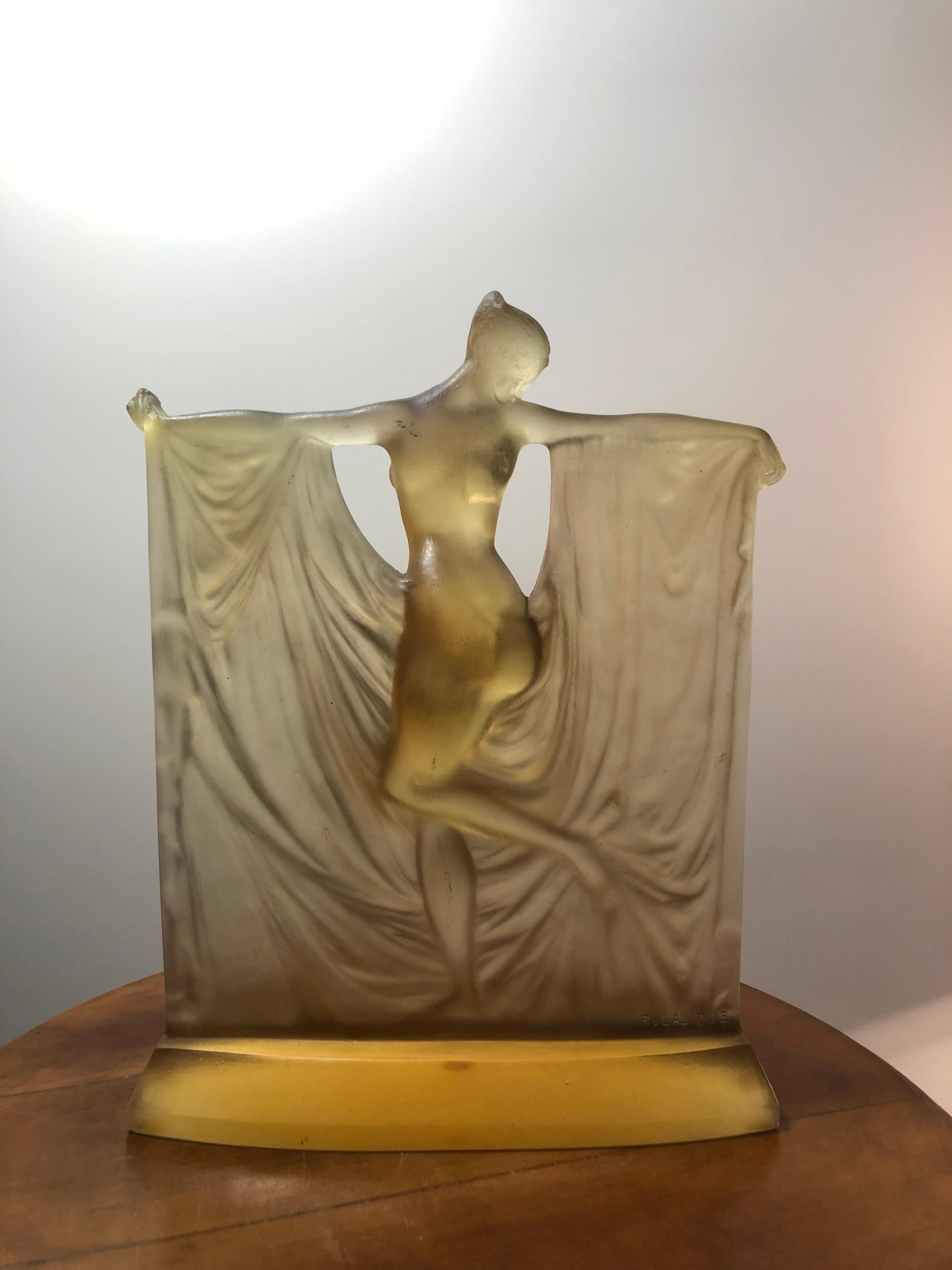 European 1925 René Lalique Suzanne Statuette Yellow Glass, Woman Statue