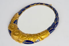 1925 Sue et Mare - Specchio ovale in stile Art Déco con fiori in bronzo dorato e smalto blu