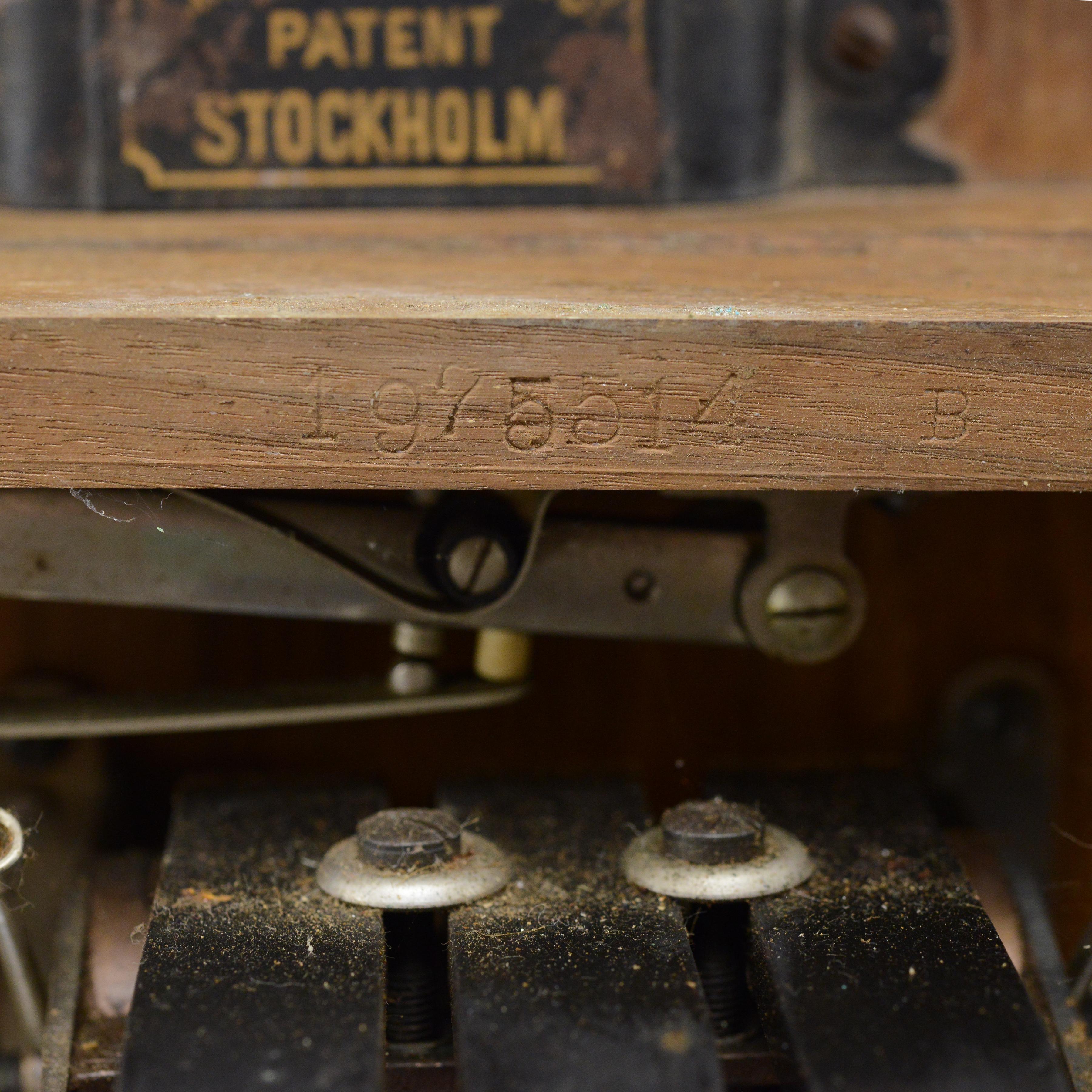 1925 Téléphone mural suédois en noyer ancien L.M. Magnéto à manivelle Ericsson AB130 en vente 6