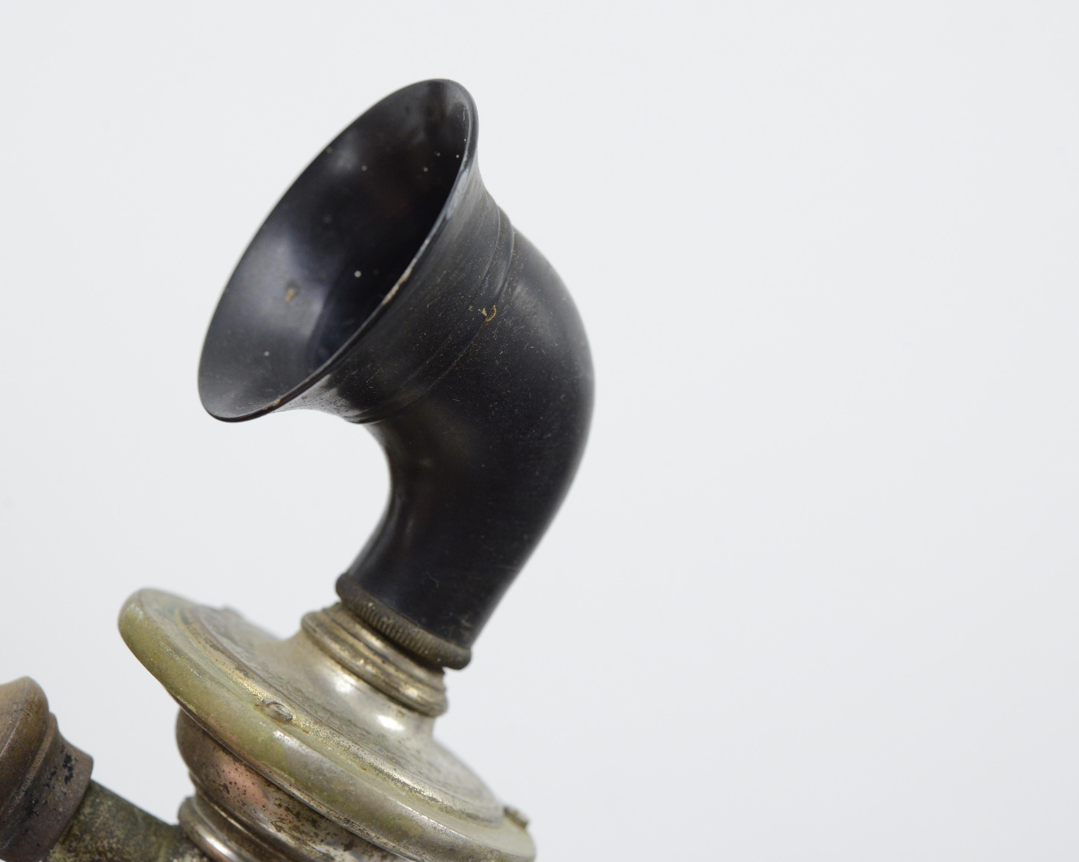 1925 Téléphone mural suédois en noyer ancien L.M. Magnéto à manivelle Ericsson AB130 en vente 1