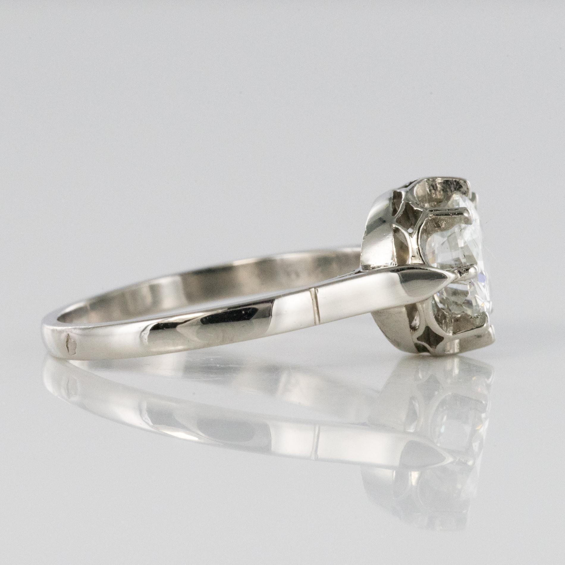1925s Art Deco 1.50 Carat E.VS Diamond 18 Karat Platinum Solitary Ring For Sale 8
