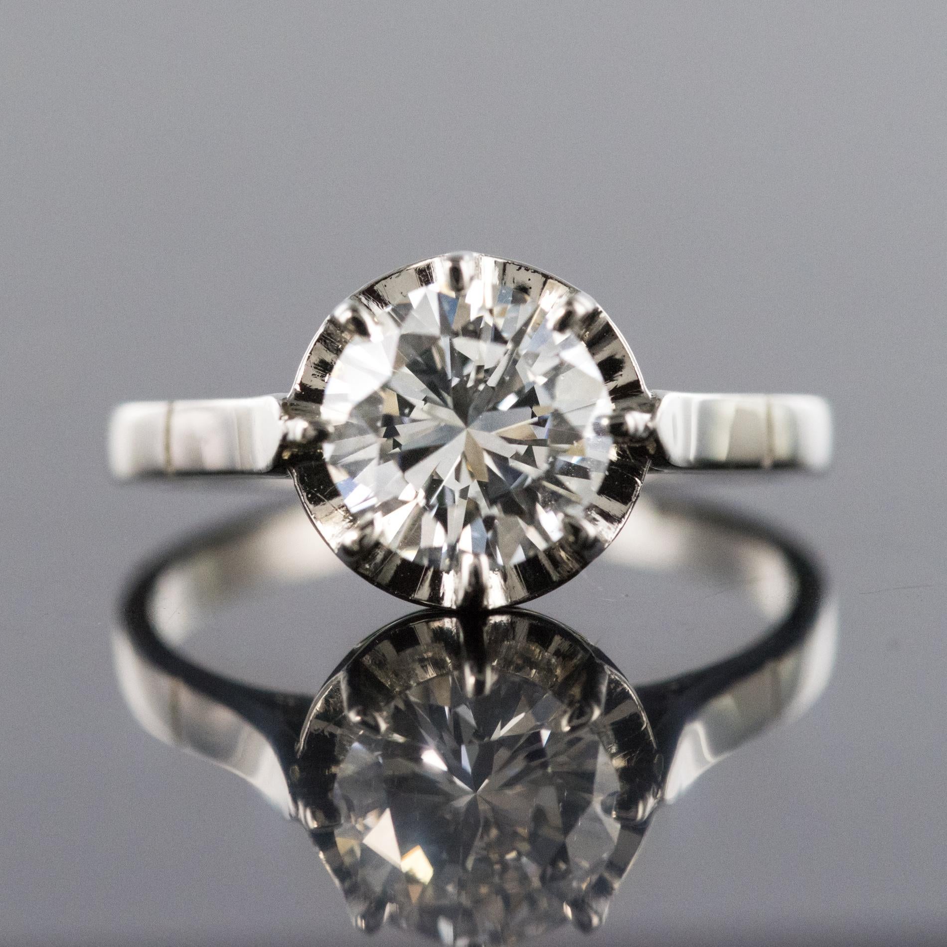Brilliant Cut 1925s Art Deco 1.50 Carat E.VS Diamond 18 Karat Platinum Solitary Ring For Sale