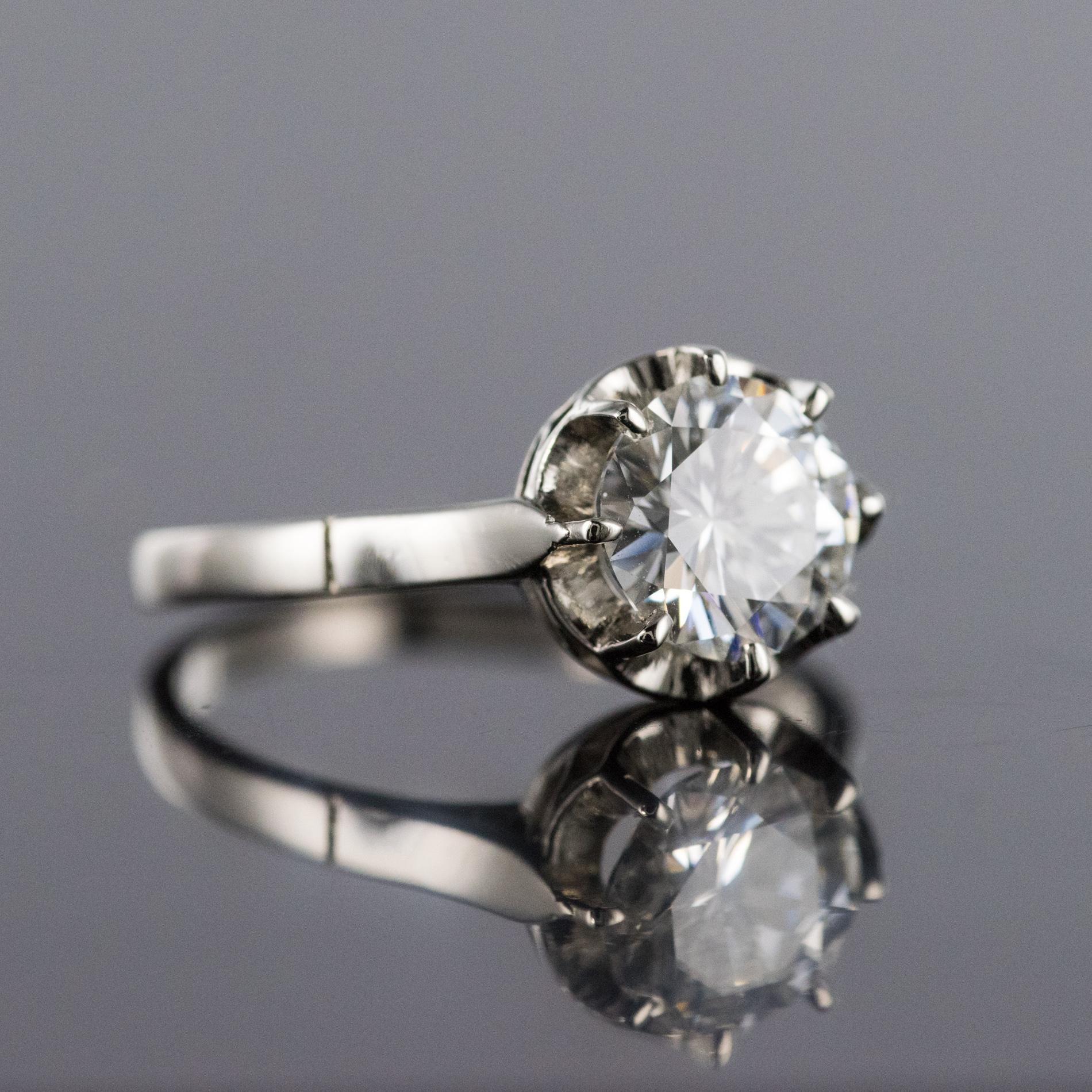 Women's 1925s Art Deco 1.50 Carat E.VS Diamond 18 Karat Platinum Solitary Ring For Sale