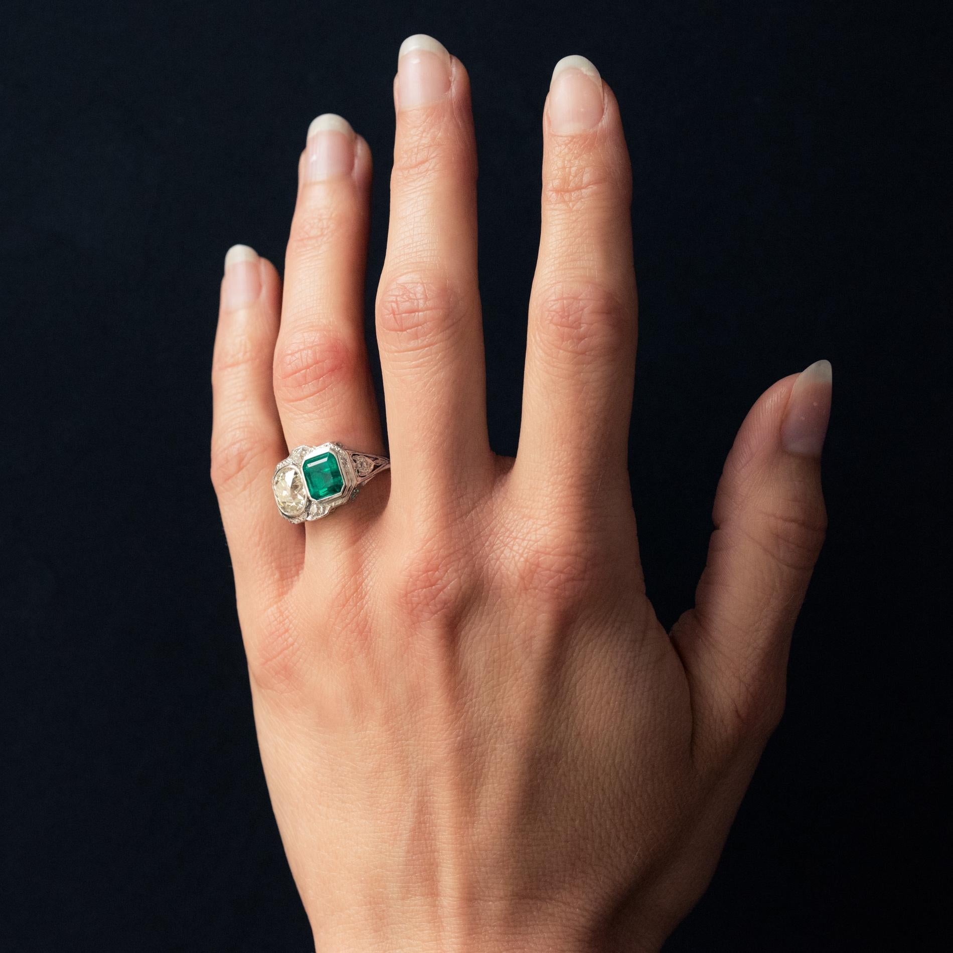 1925s Art Deco 2 Carat Emeralds 2.20 Carat Diamonds Platinum Ring For Sale 4