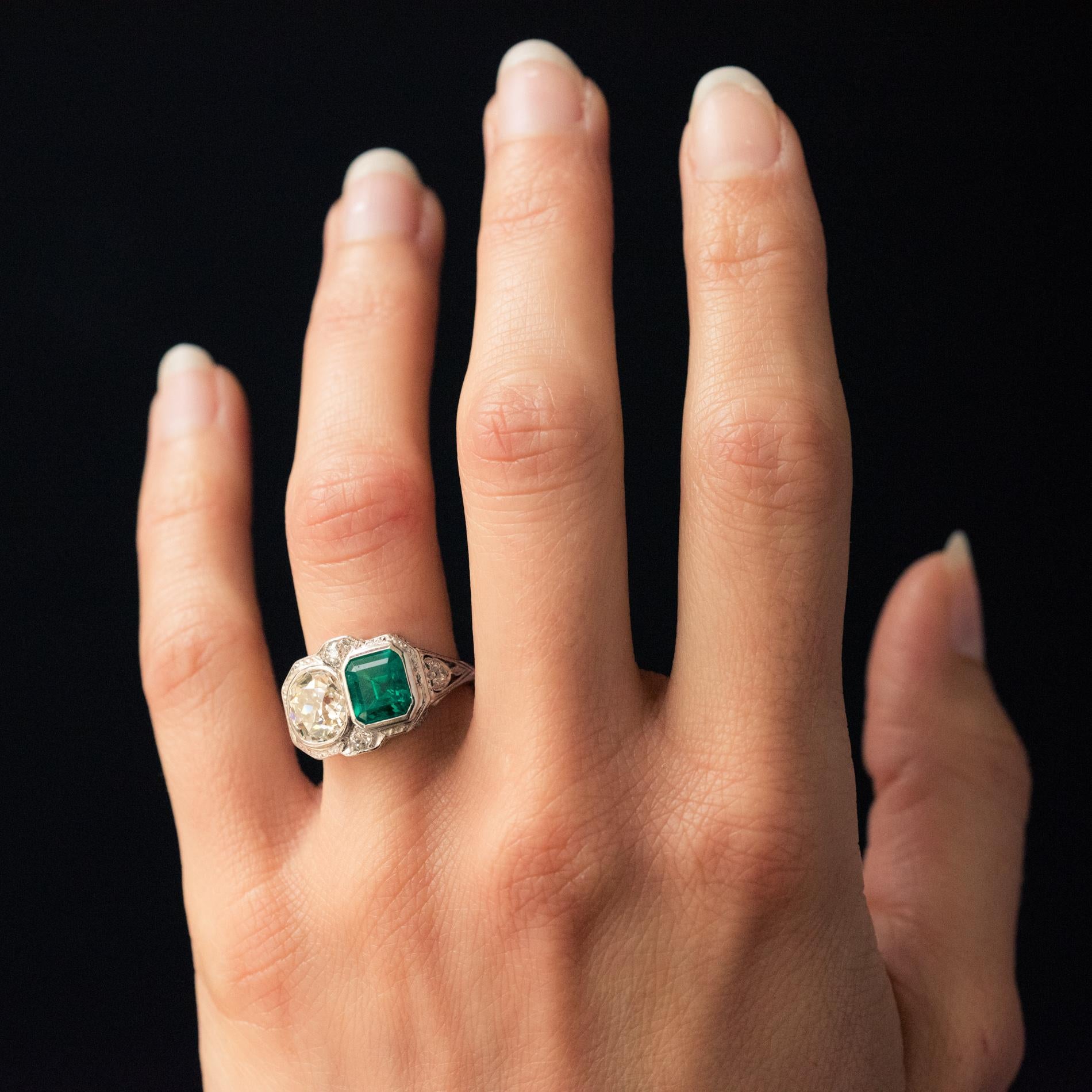 Women's 1925s Art Deco 2 Carat Emeralds 2.20 Carat Diamonds Platinum Ring For Sale