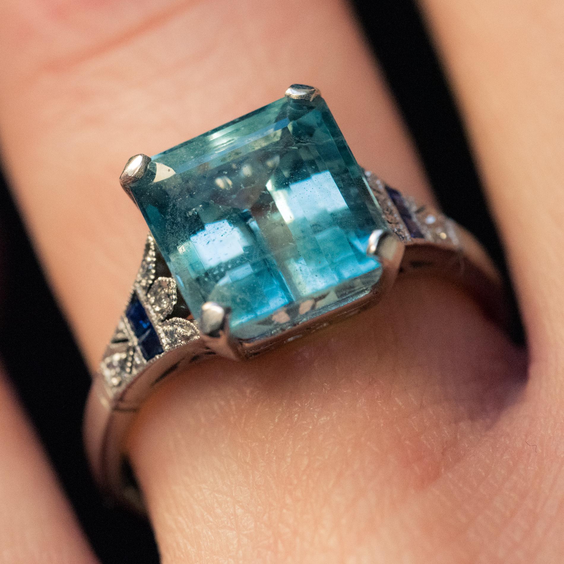 1925 Art Deco 3.50 Carat Aquamarine Diamonds Sapphires Platinum Ring In Excellent Condition In Poitiers, FR