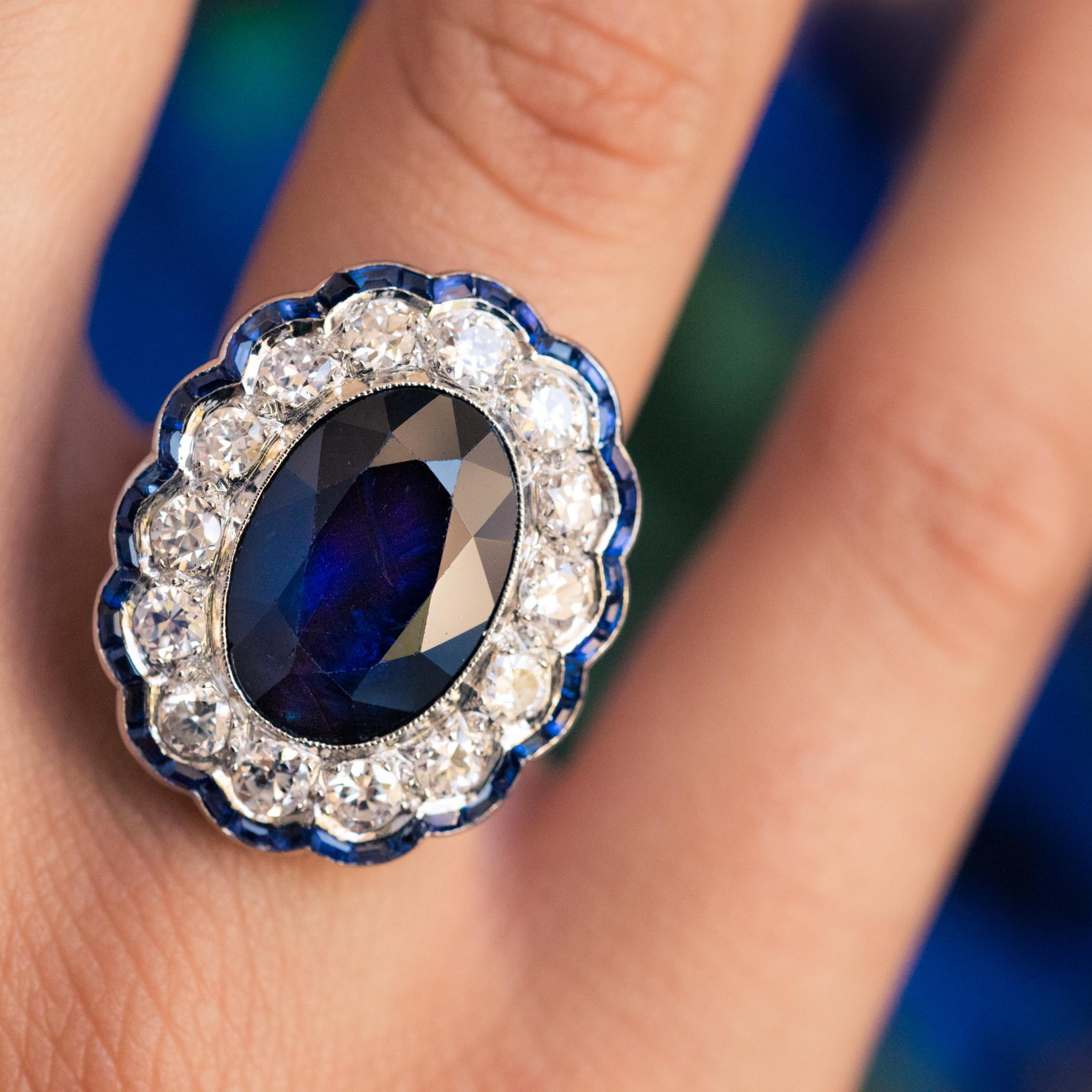 1925s Art Deco 8.40 Carat Sapphire Diamonds Calibrated Sapphires Platinum Ring In Good Condition In Poitiers, FR