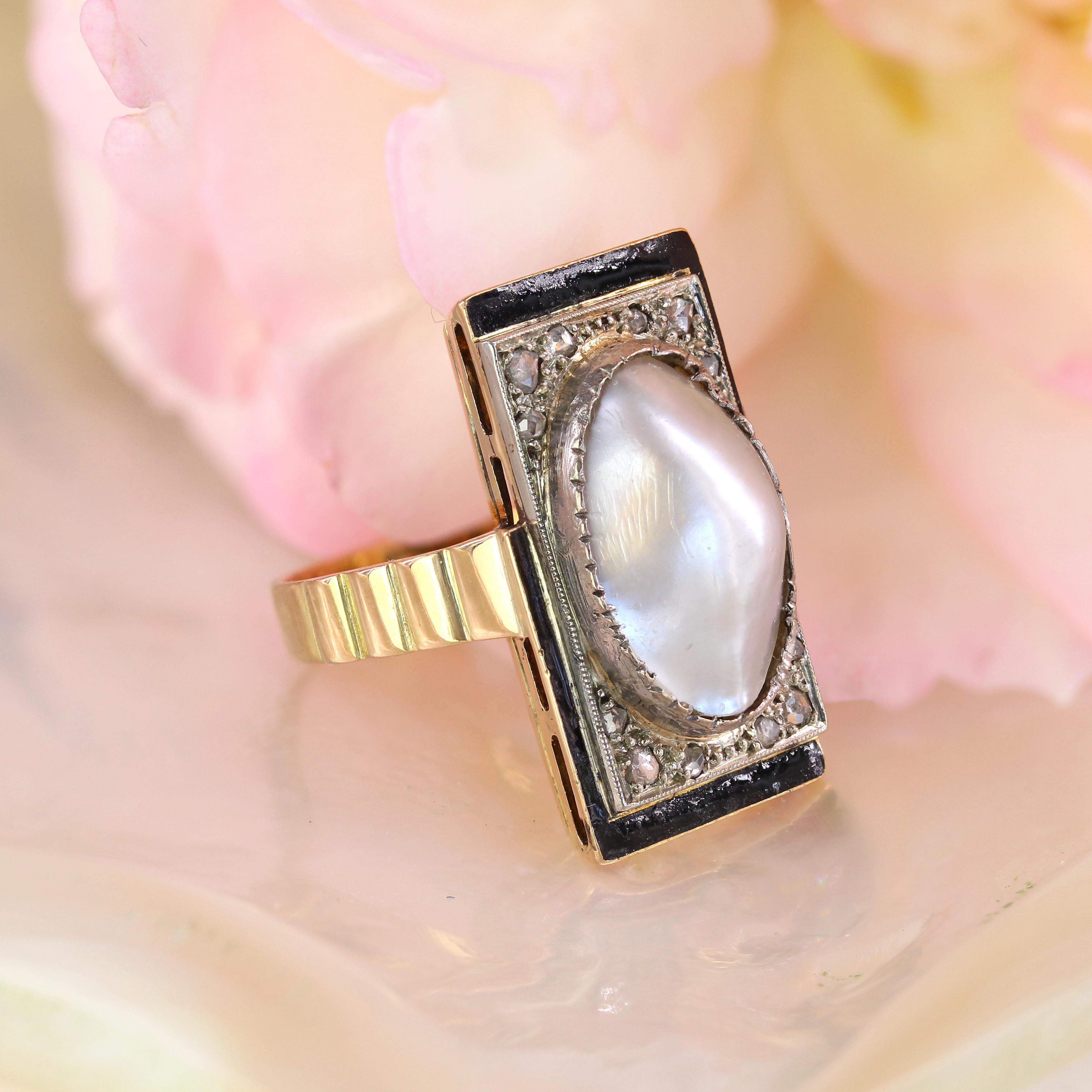 Anello Art Deco del 1925 con smalto nero e perle Mabe e diamanti in oro giallo 18 carati in vendita 6