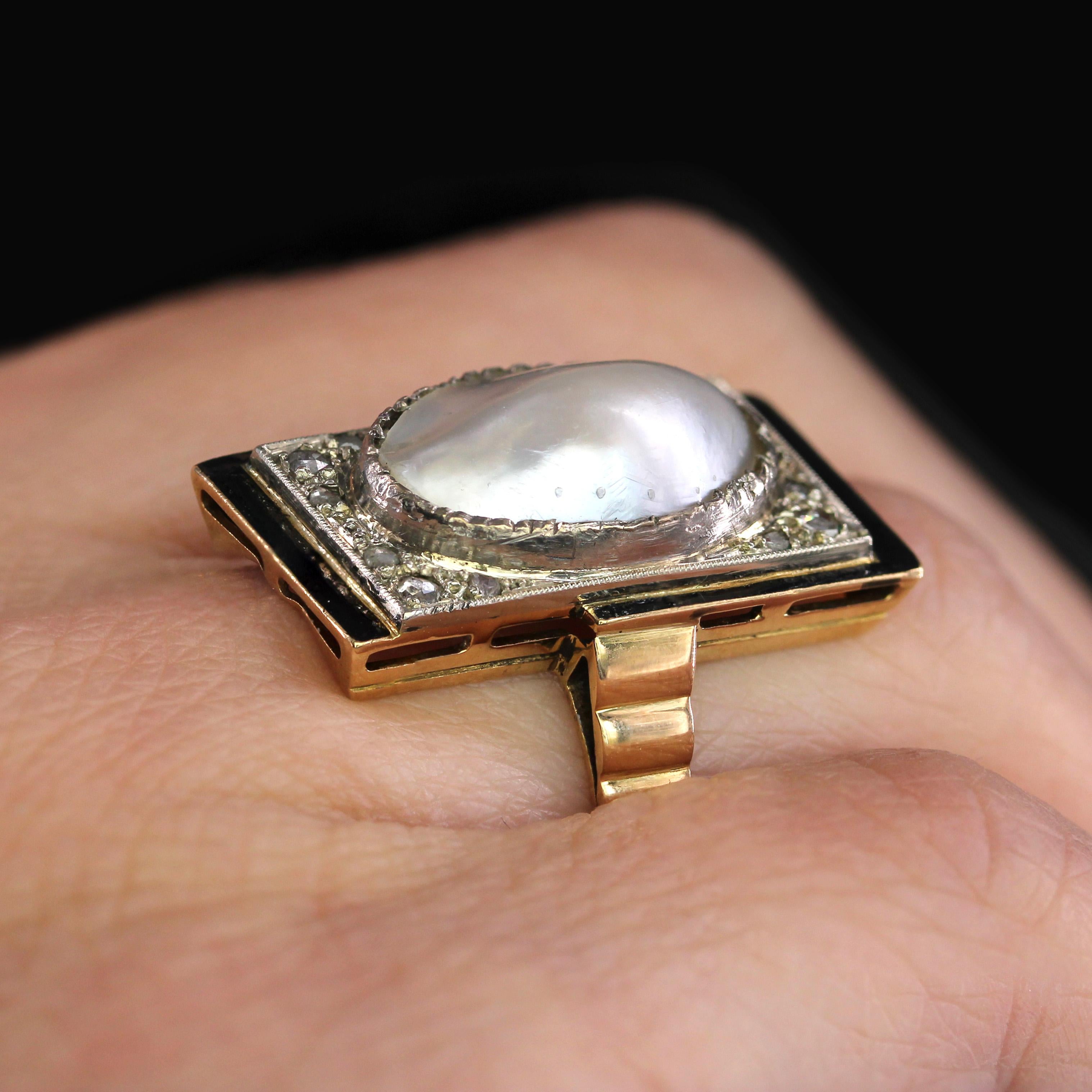 Anello Art Deco del 1925 con smalto nero e perle Mabe e diamanti in oro giallo 18 carati in vendita 7