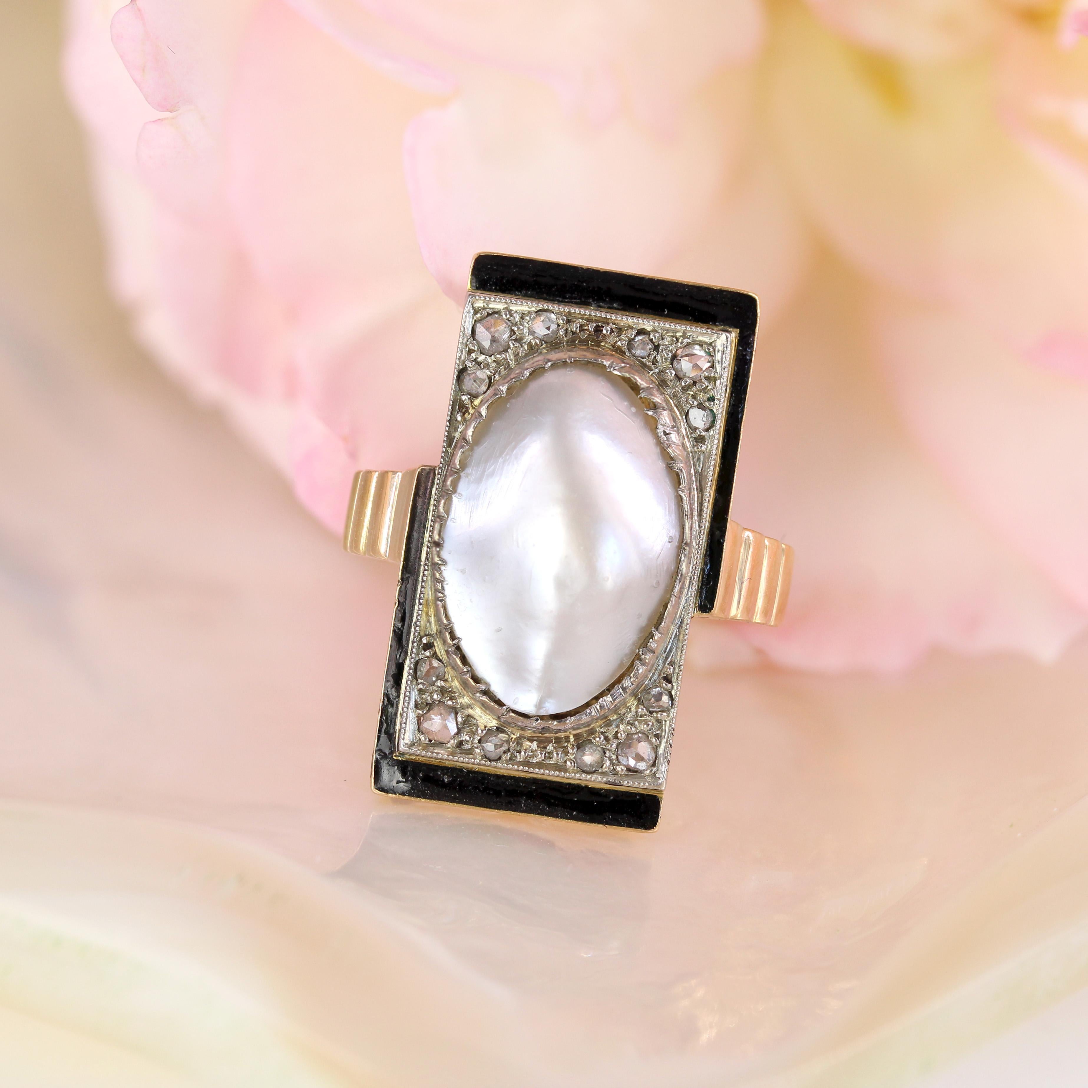Anello Art Deco del 1925 con smalto nero e perle Mabe e diamanti in oro giallo 18 carati in vendita 8