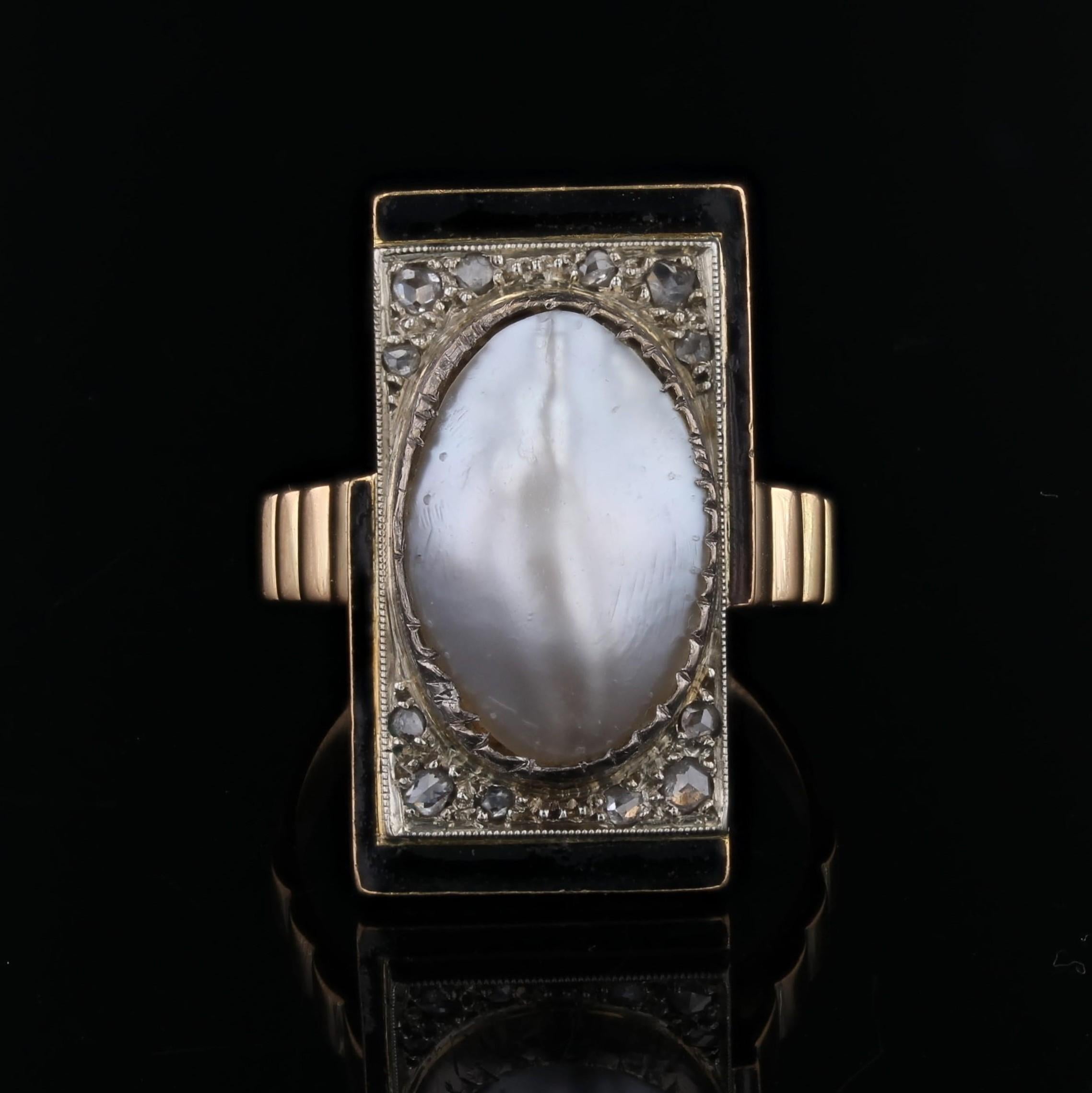 Anello Art Deco del 1925 con smalto nero e perle Mabe e diamanti in oro giallo 18 carati In condizioni buone in vendita a Poitiers, FR