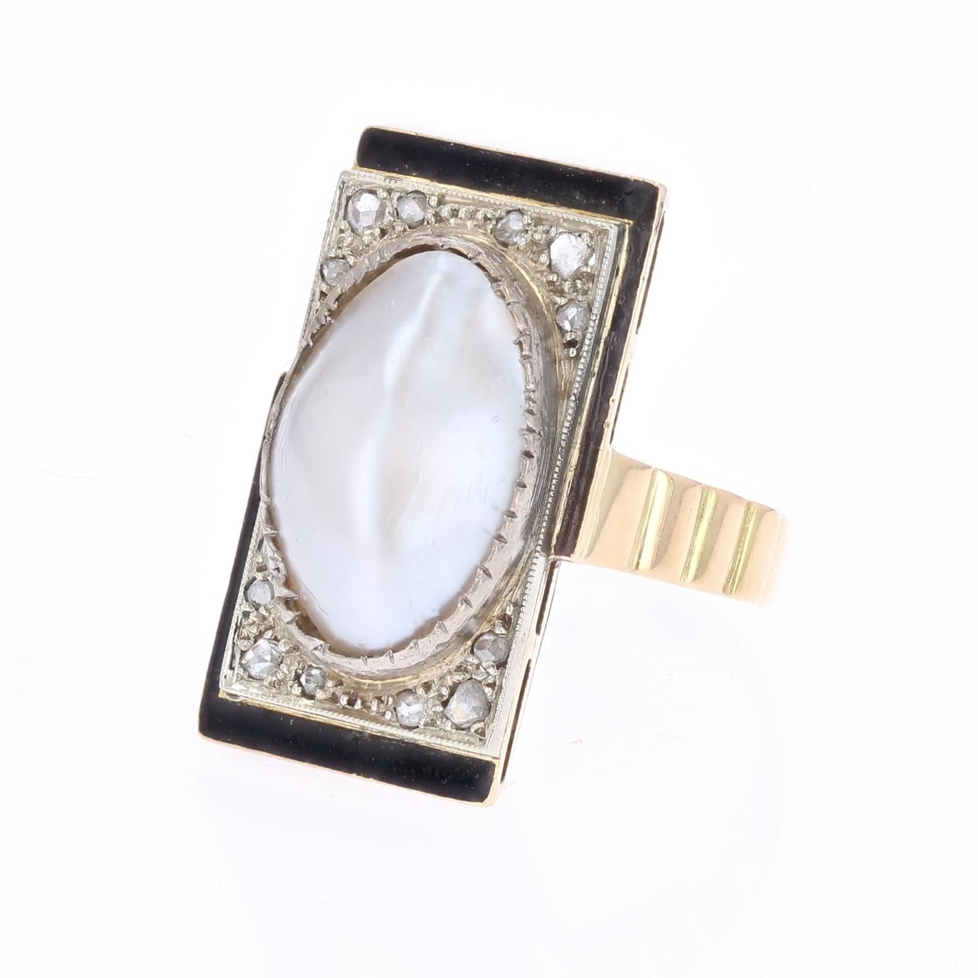 Anello Art Deco del 1925 con smalto nero e perle Mabe e diamanti in oro giallo 18 carati in vendita 2