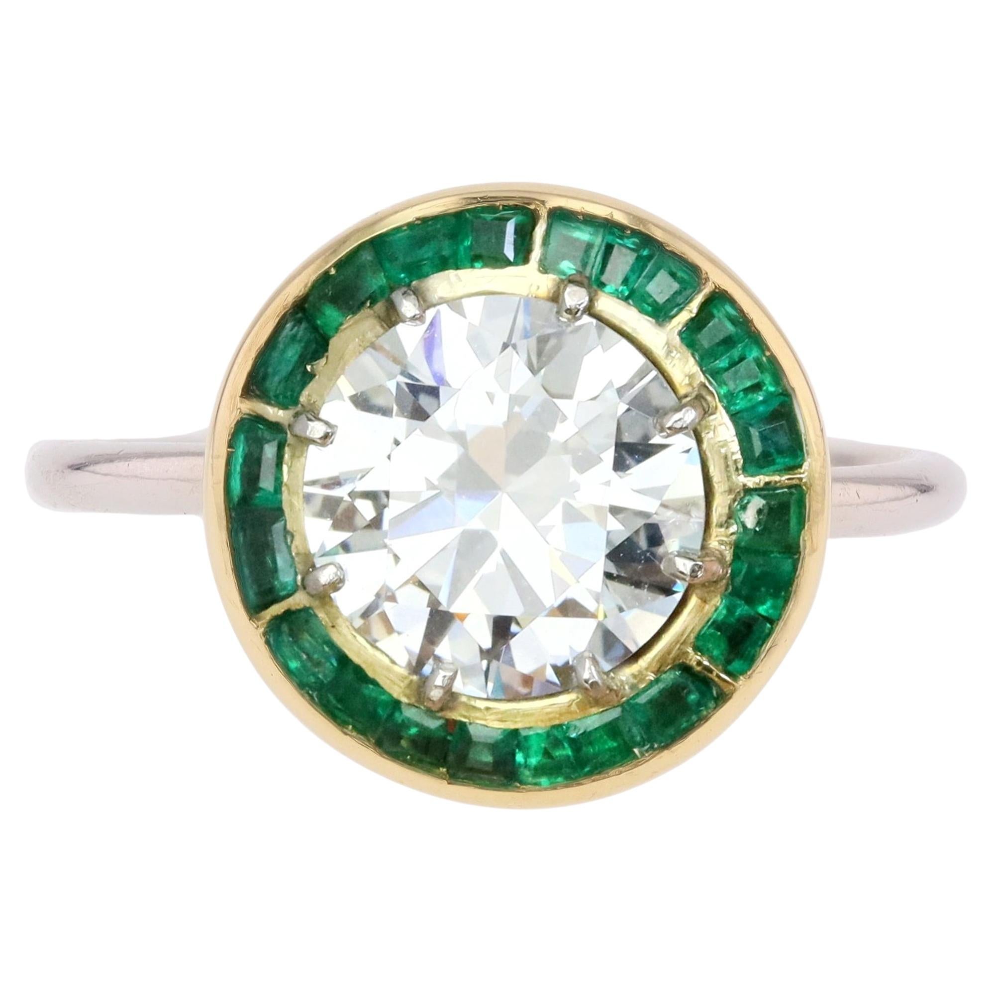 1925s Art Deco Calibrated Emeralds Diamond 18 Karat White Gold Solitaire Ring