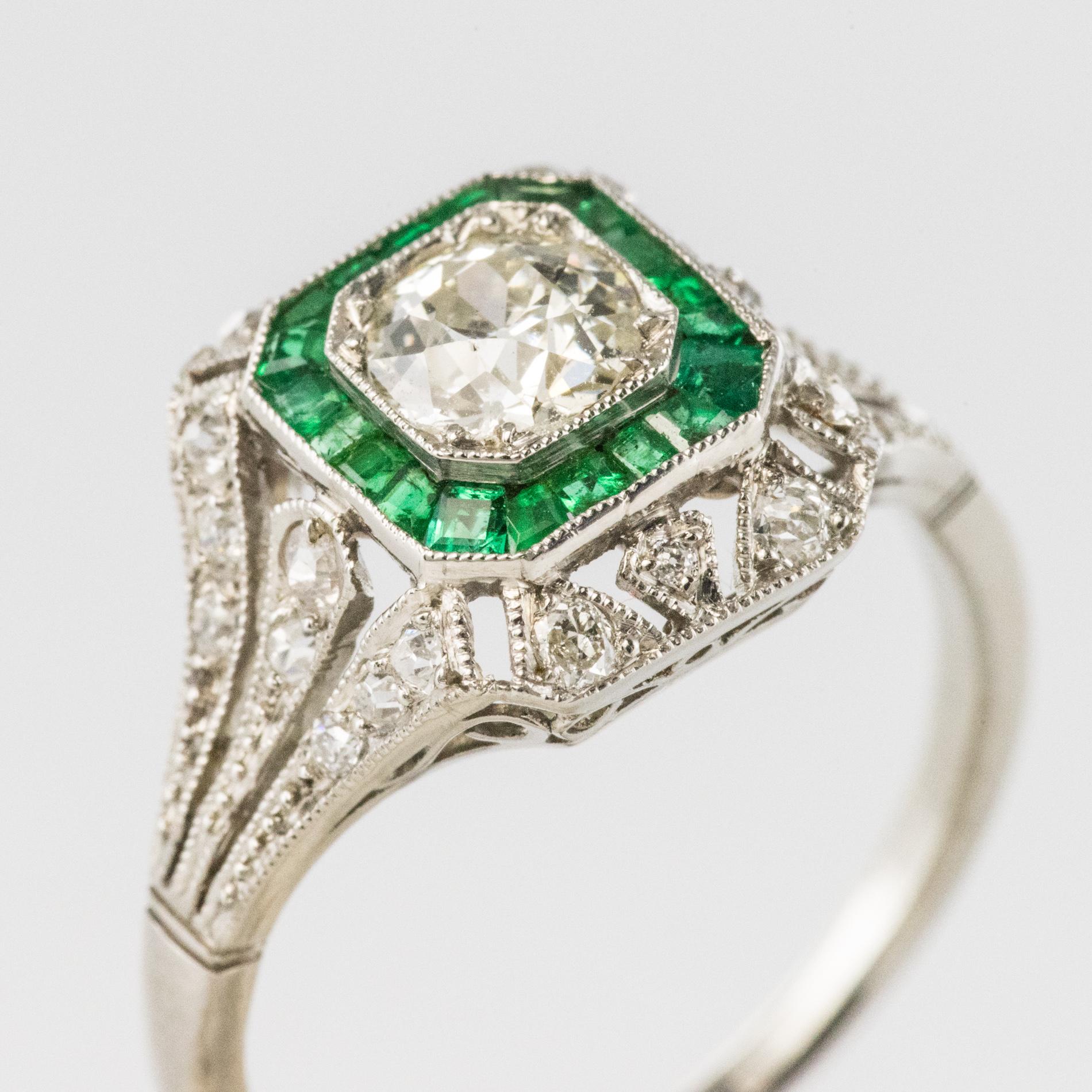 1925s Art Deco Calibrated Emeralds Diamonds Platinum Ring 2
