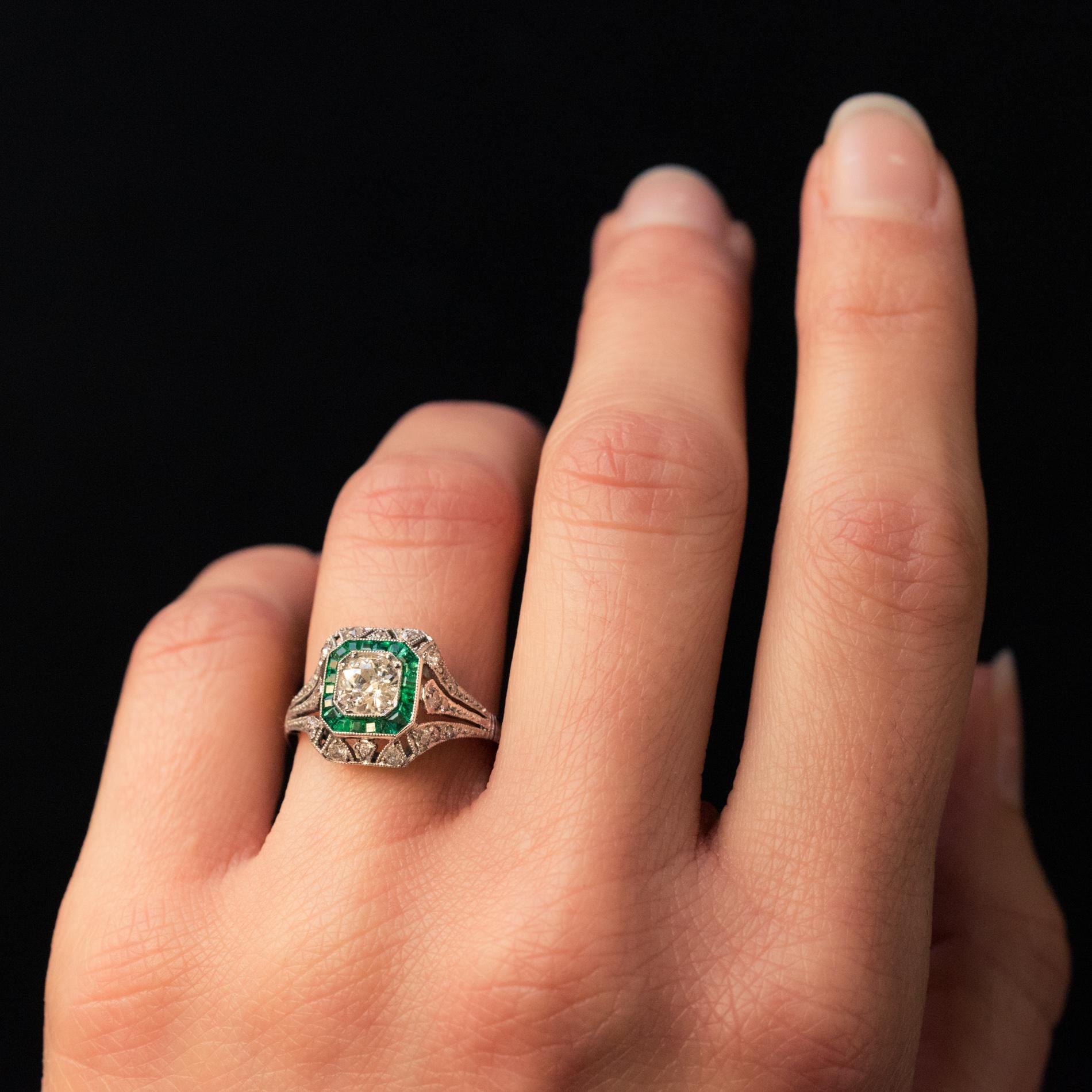 1925s Art Deco Calibrated Emeralds Diamonds Platinum Ring 3