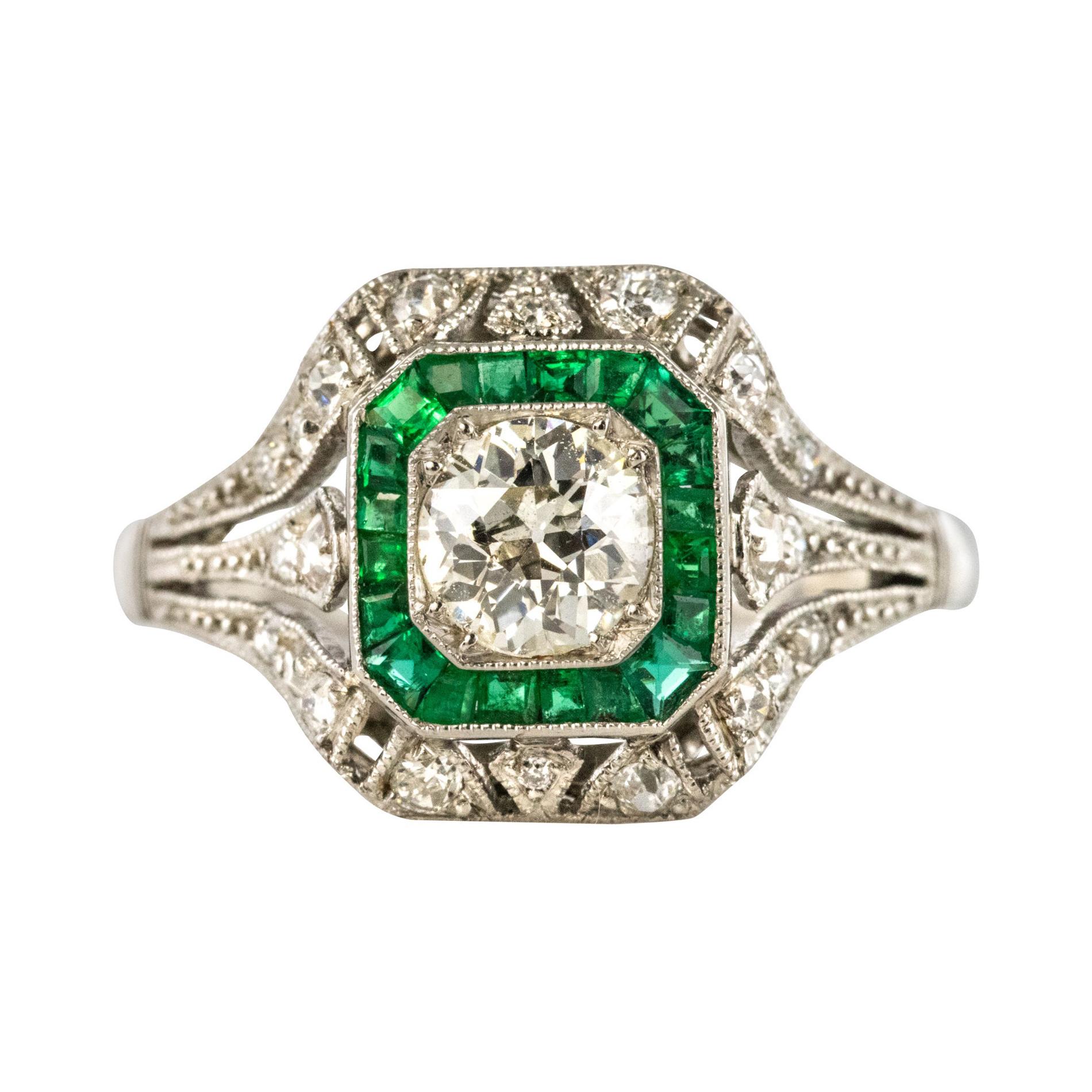 1925s Art Deco Calibrated Emeralds Diamonds Platinum Ring