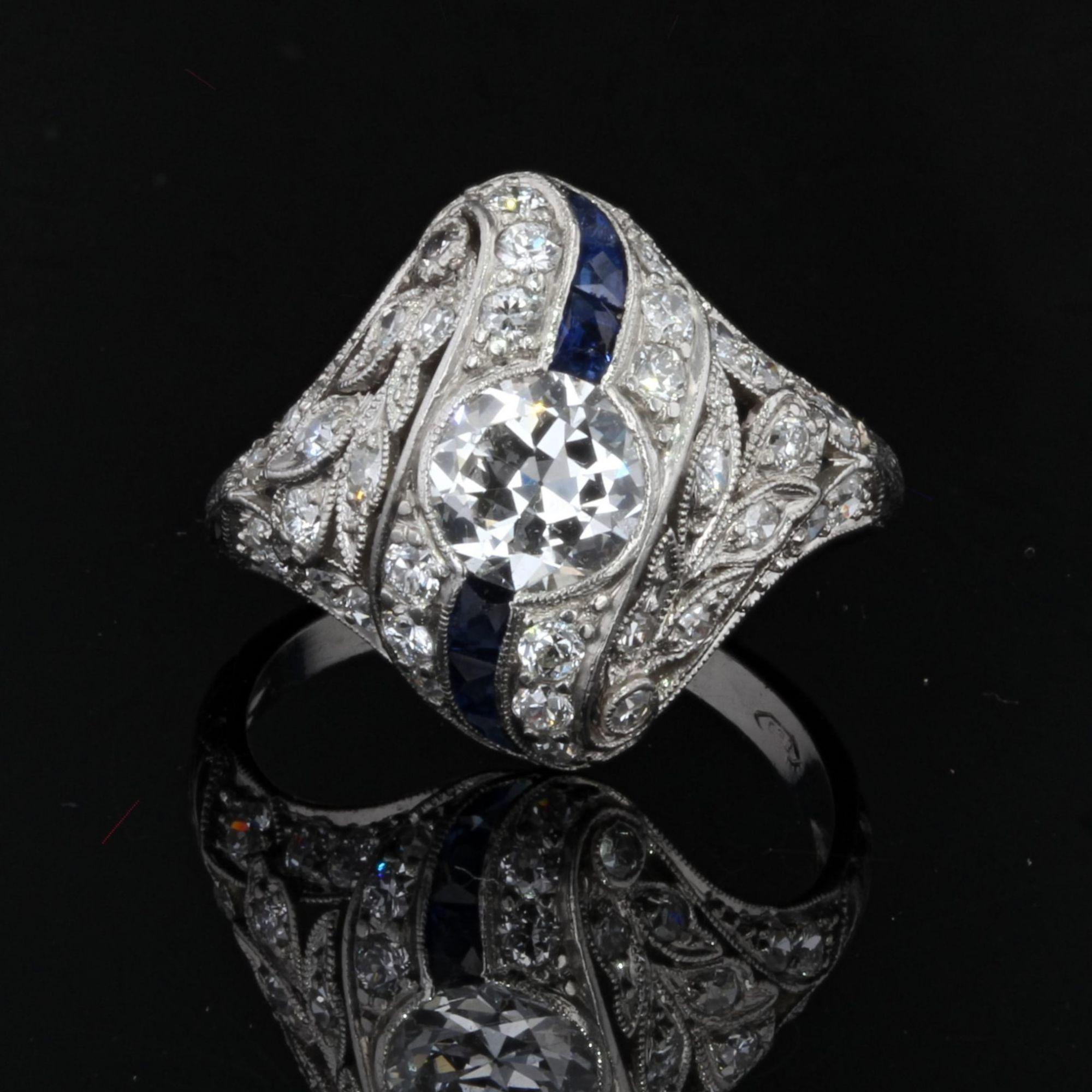 Brilliant Cut 1925s Art Deco Calibrated Sapphire Diamonds Platinum Ring For Sale