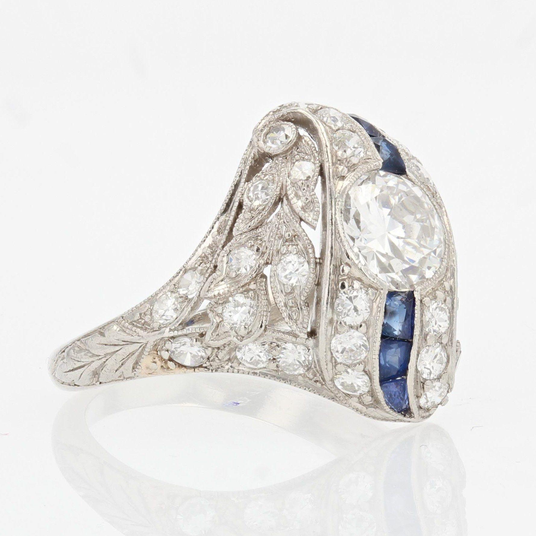1925s Art Deco Calibrated Sapphire Diamonds Platinum Ring For Sale 3