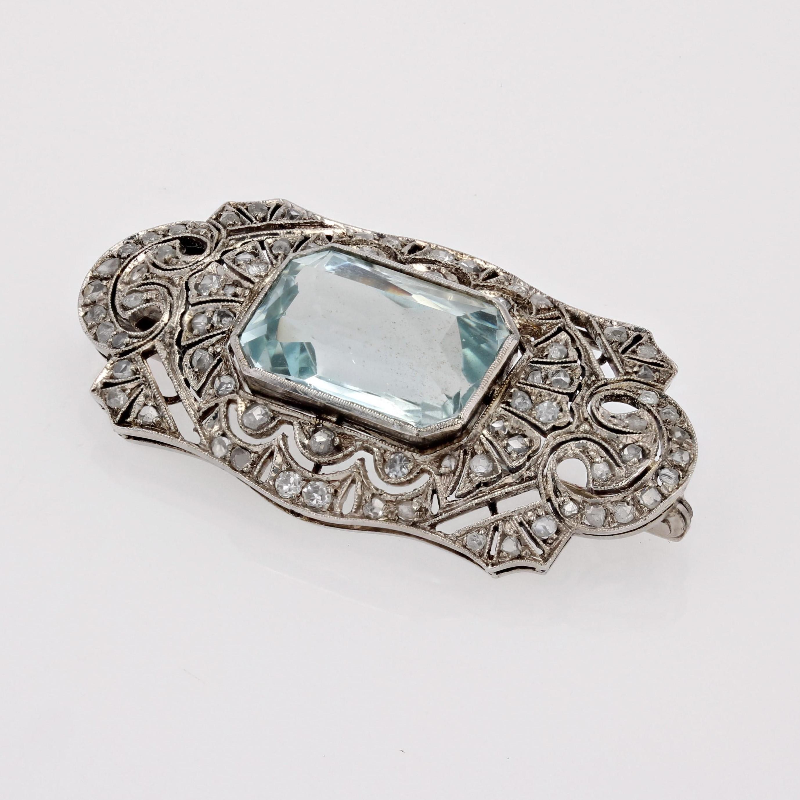 Women's 1925s Art Deco Diamond Aquamarine 18 Karat White Gold Brooch For Sale