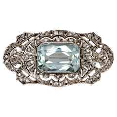 1925s Art Deco Diamond Aquamarine 18 Karat White Gold Brooch