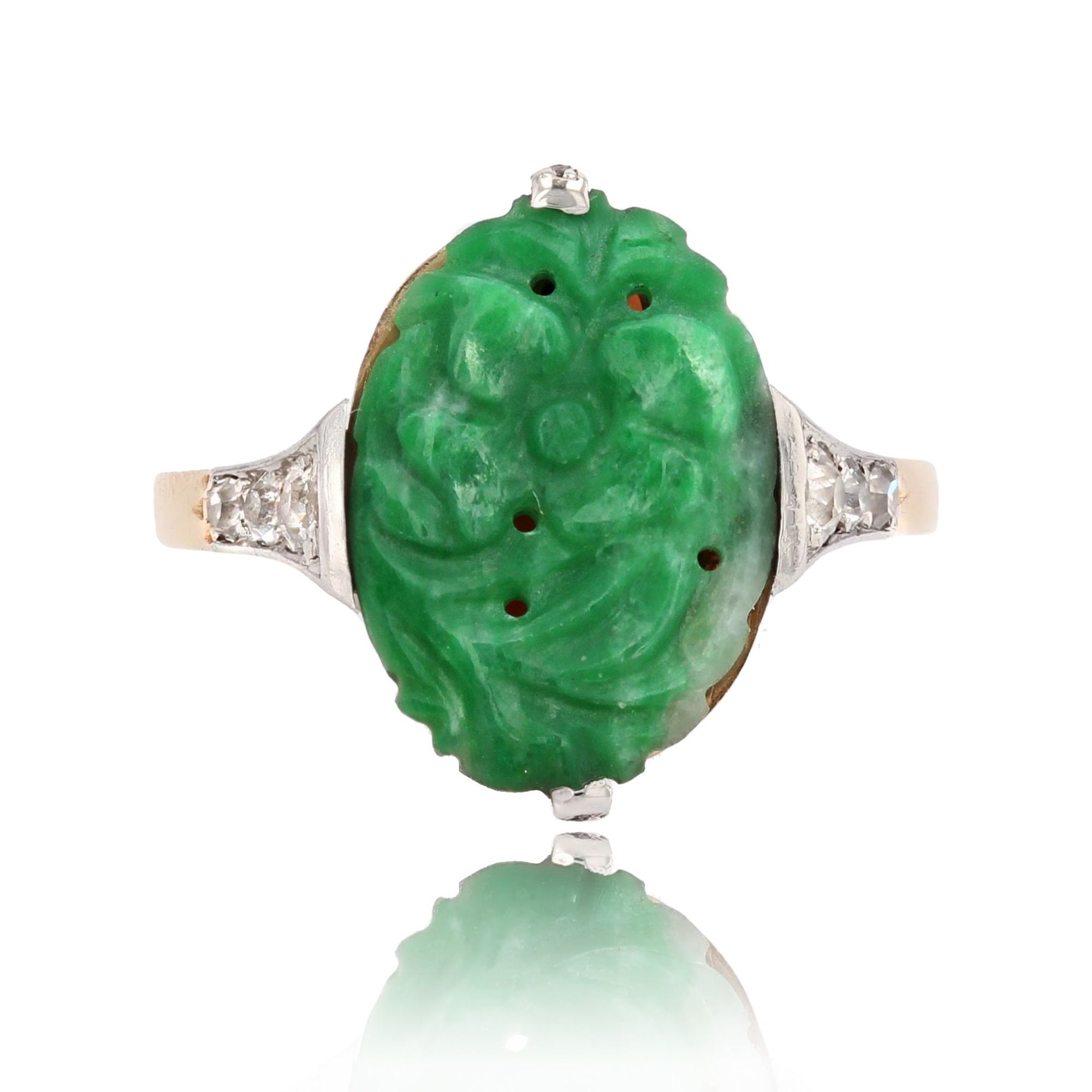 1925s Art Deco Engraved Jade Diamonds 18 Karat Yellow Gold Ring For Sale