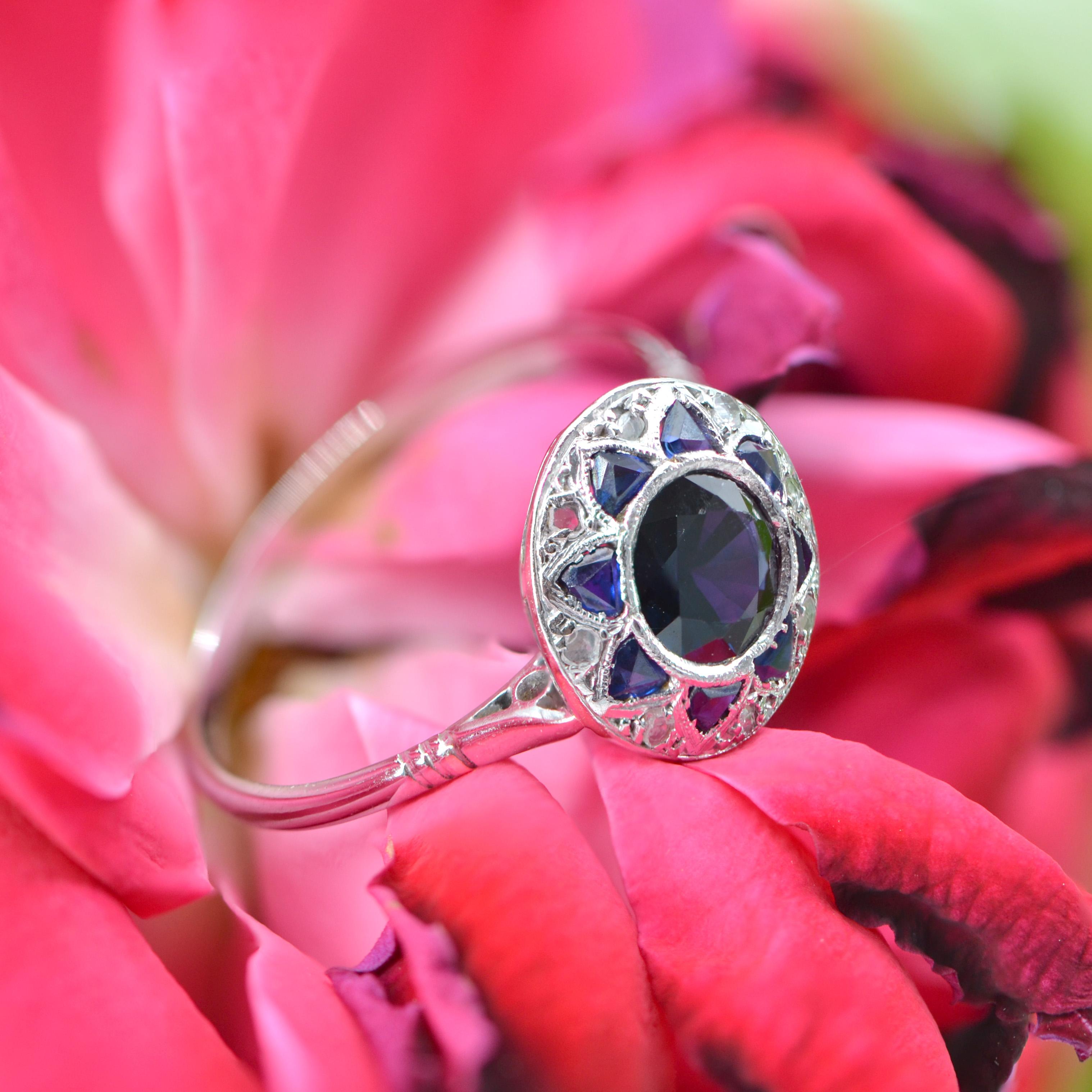 1925s Art Deco Sapphire Diamonds 18 Karat White Gold Round Shape Ring 7