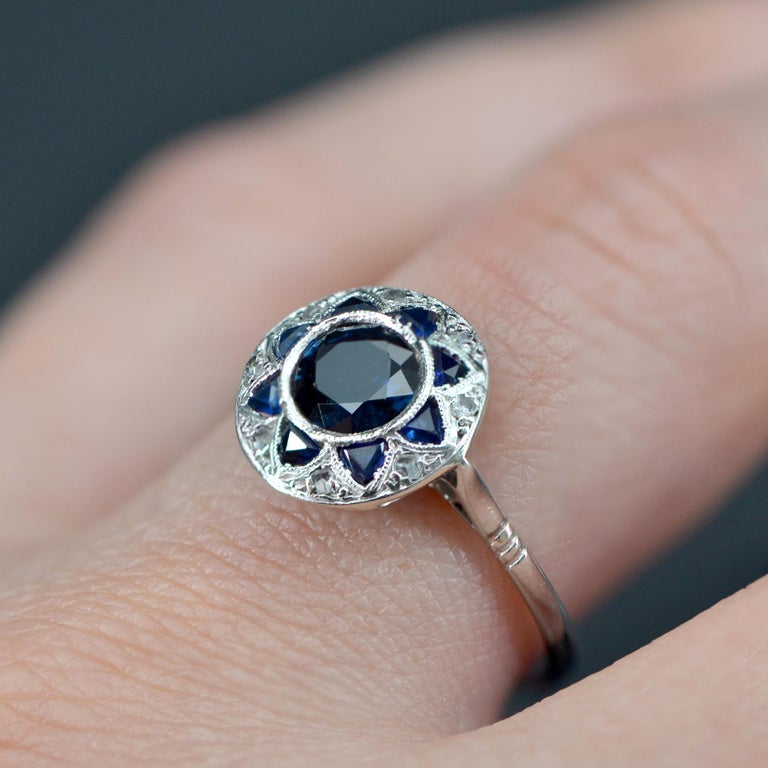 1925s Art Deco Sapphire Diamonds 18 Karat White Gold Round Shape Ring For Sale 8