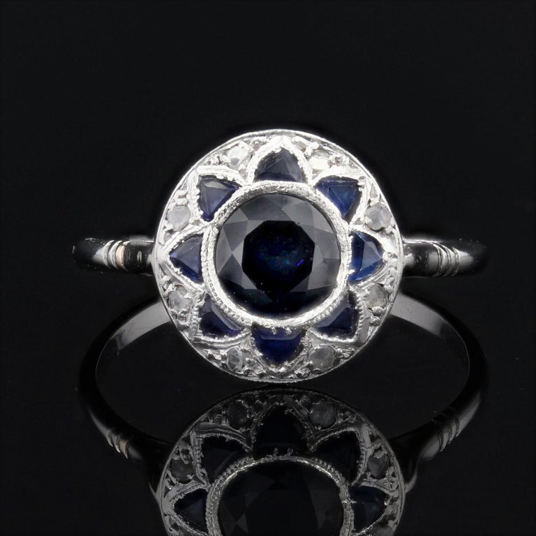 Round Cut 1925s Art Deco Sapphire Diamonds 18 Karat White Gold Round Shape Ring For Sale