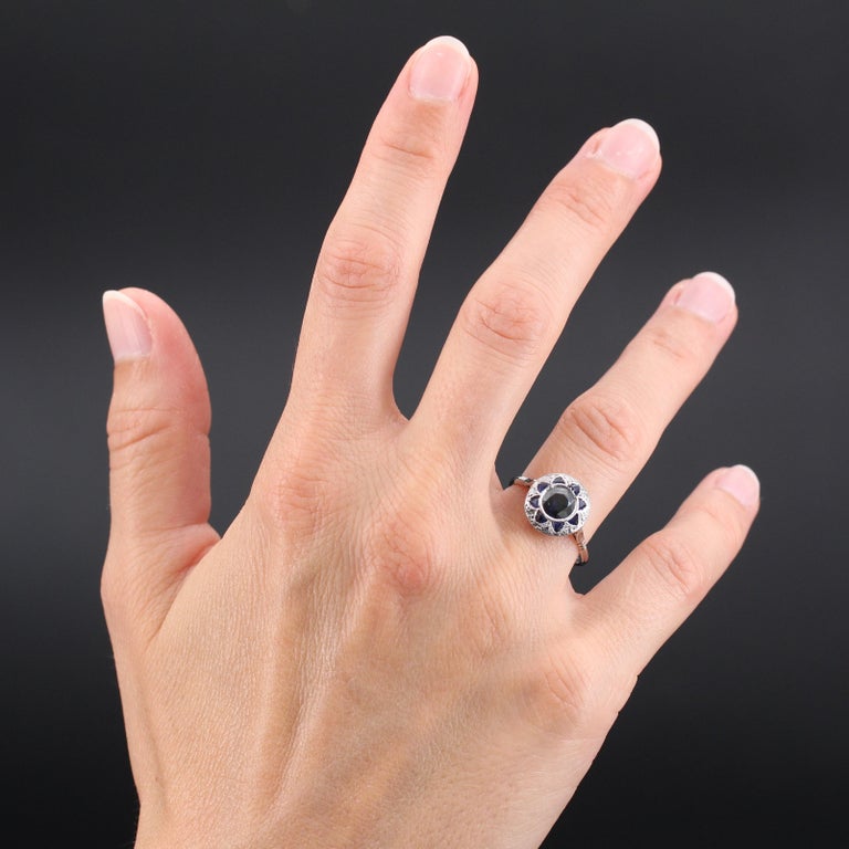 1925s Art Deco Sapphire Diamonds 18 Karat White Gold Round Shape Ring For Sale 1
