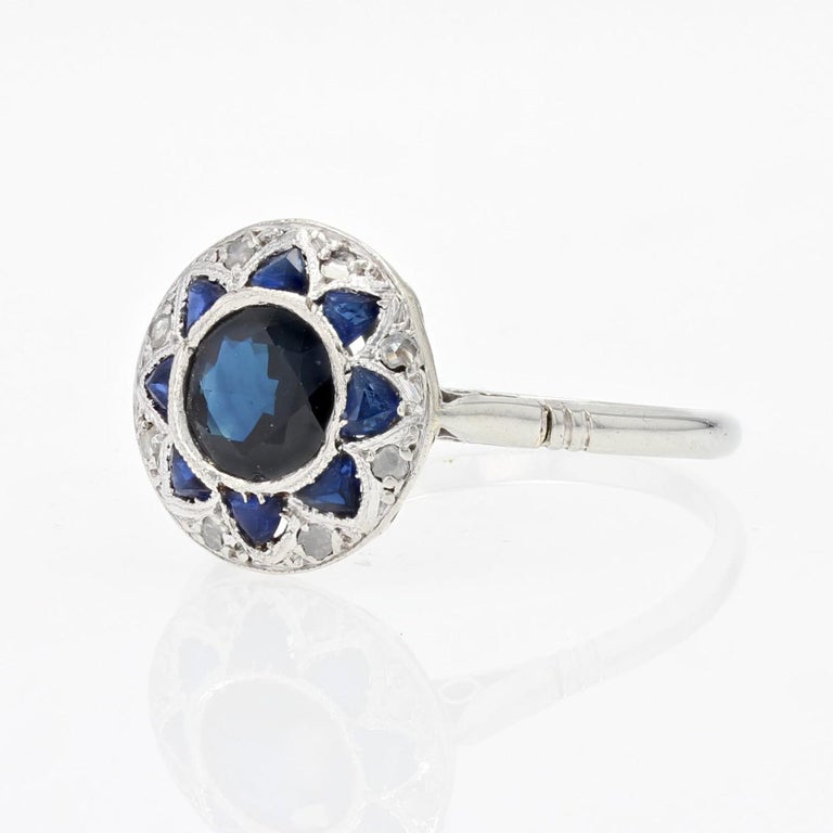 1925s Art Deco Sapphire Diamonds 18 Karat White Gold Round Shape Ring For Sale 2